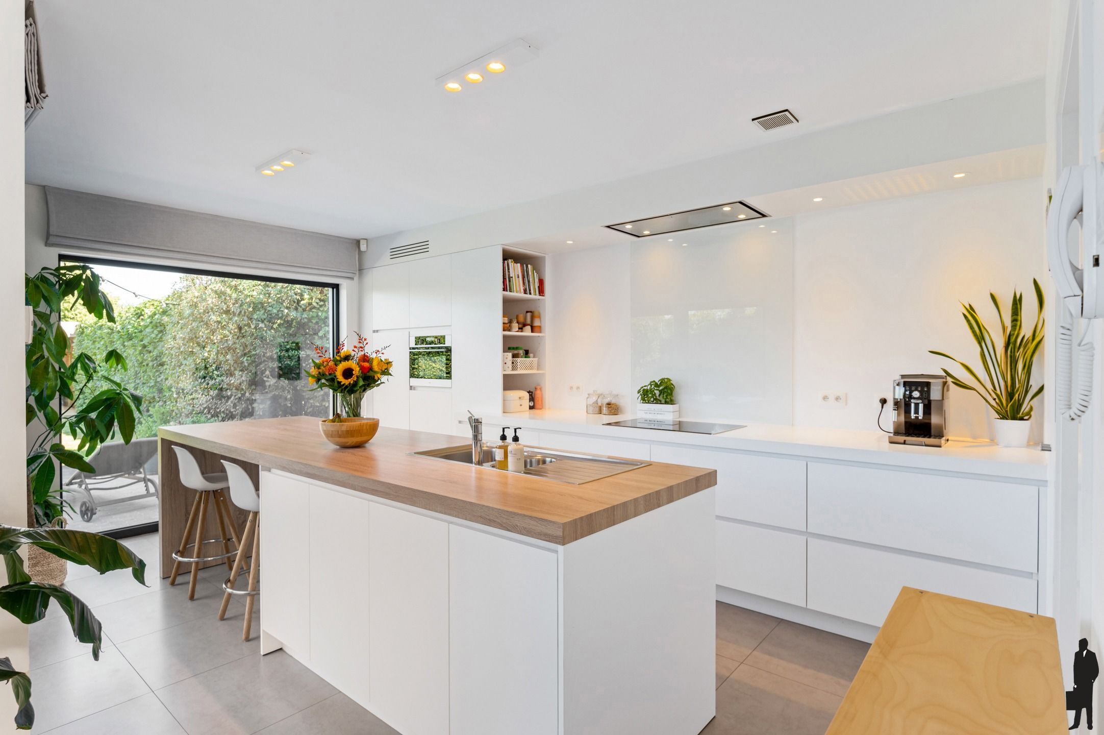 Prachtige energiezuinige woning met 4 slpks, 2 badks en tuin foto 9