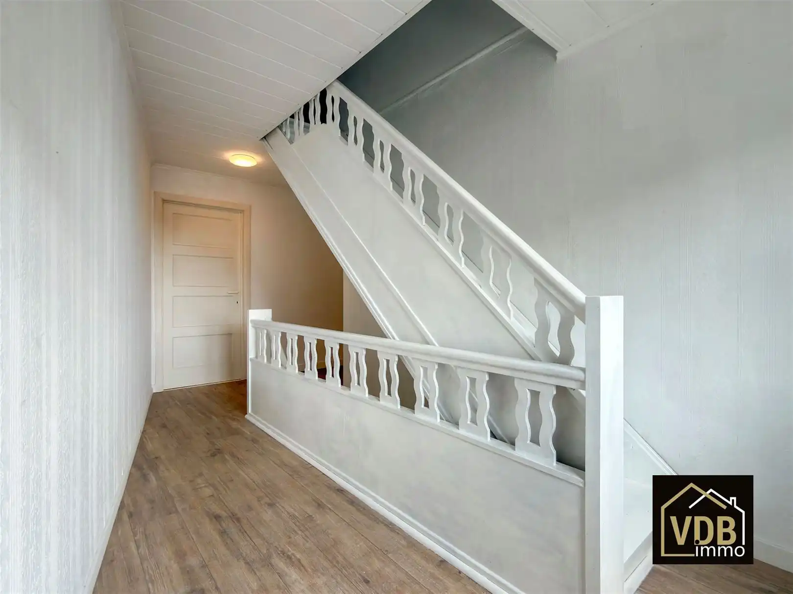 Half open  bebouwing met 3 slaapkamers foto 24