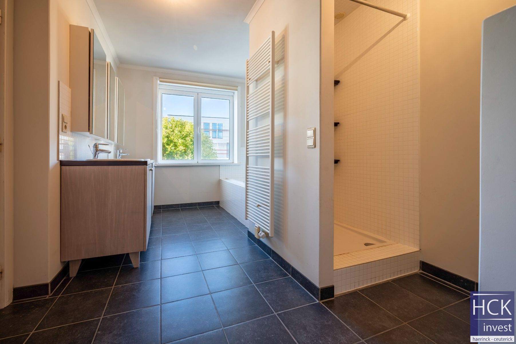 KRUISHOUTEM - Instapklare ruime burgerwoning met 4 SLPK. in centrum!! foto 22