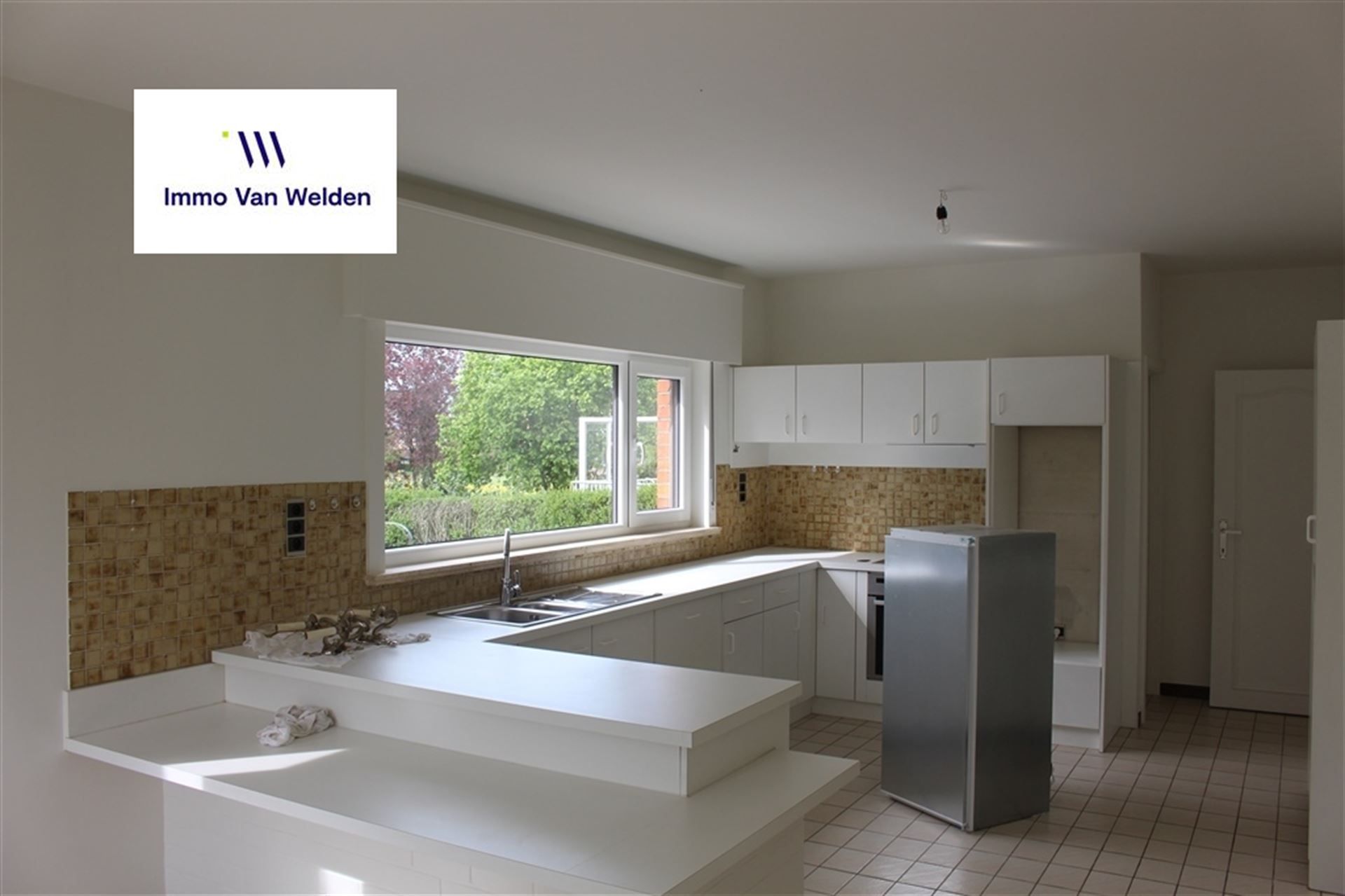 Rustig gelegen ruime woning met grote tuin foto 6