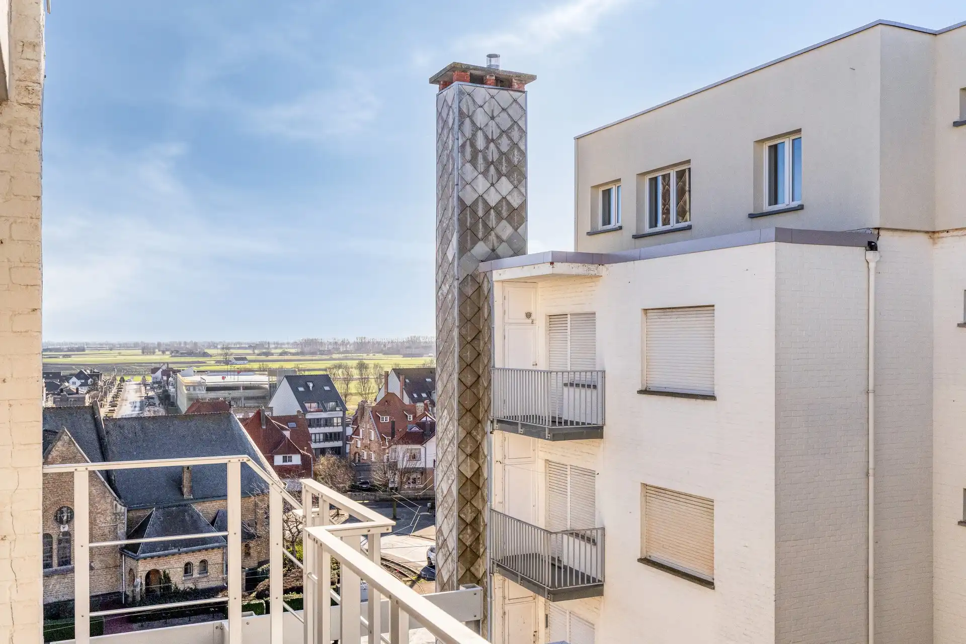 Volledig gerenoveerde én gemeubelde studio met zonnig terras in hartje Westende-Bad. foto 9