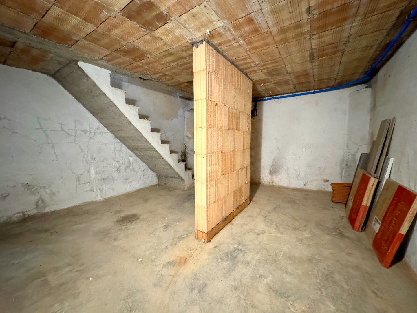 GERENOVEERDE HALFOPEN WONING MET 3 SLPKS, 2 BADKAMERS, TUIN EN GARAGE foto 23