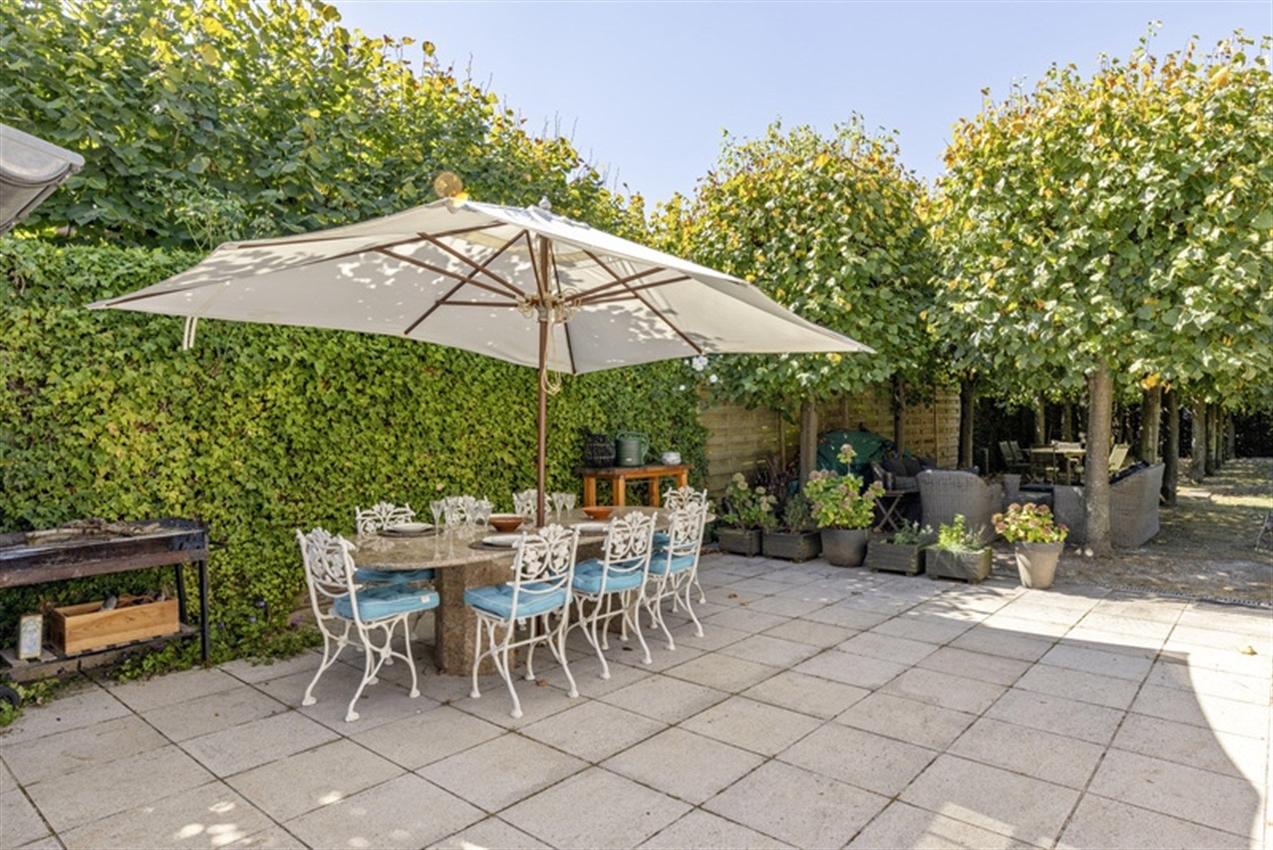 Elegante villa op toplocatie met dubbele garage foto 22