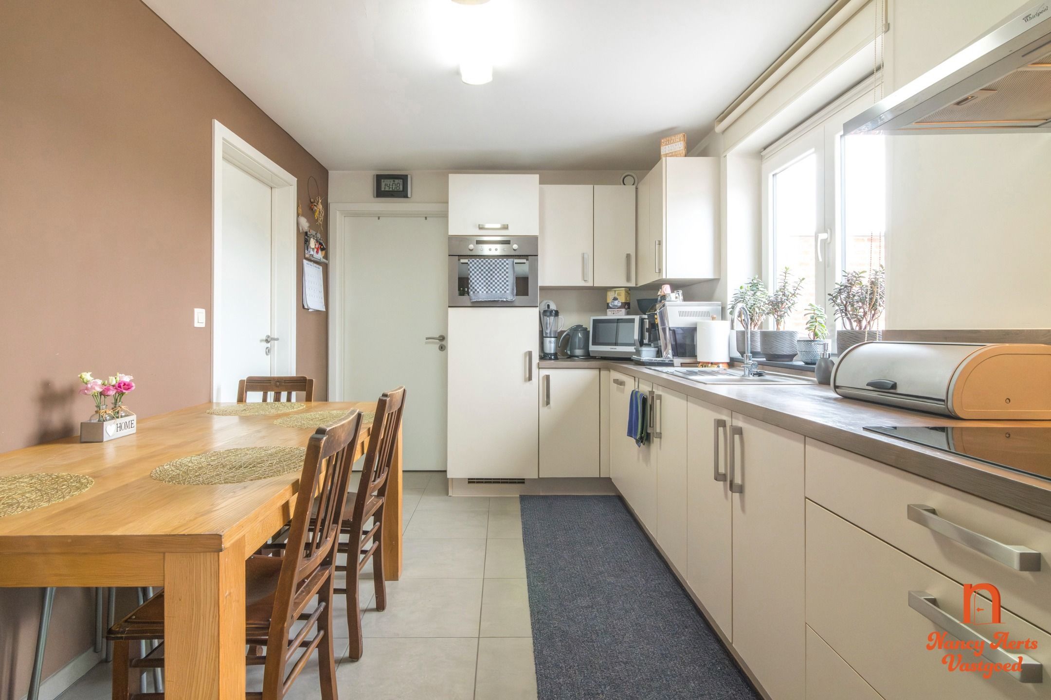 Lichtrijk duplexappartement met ruim terras en eigen ingang foto 10