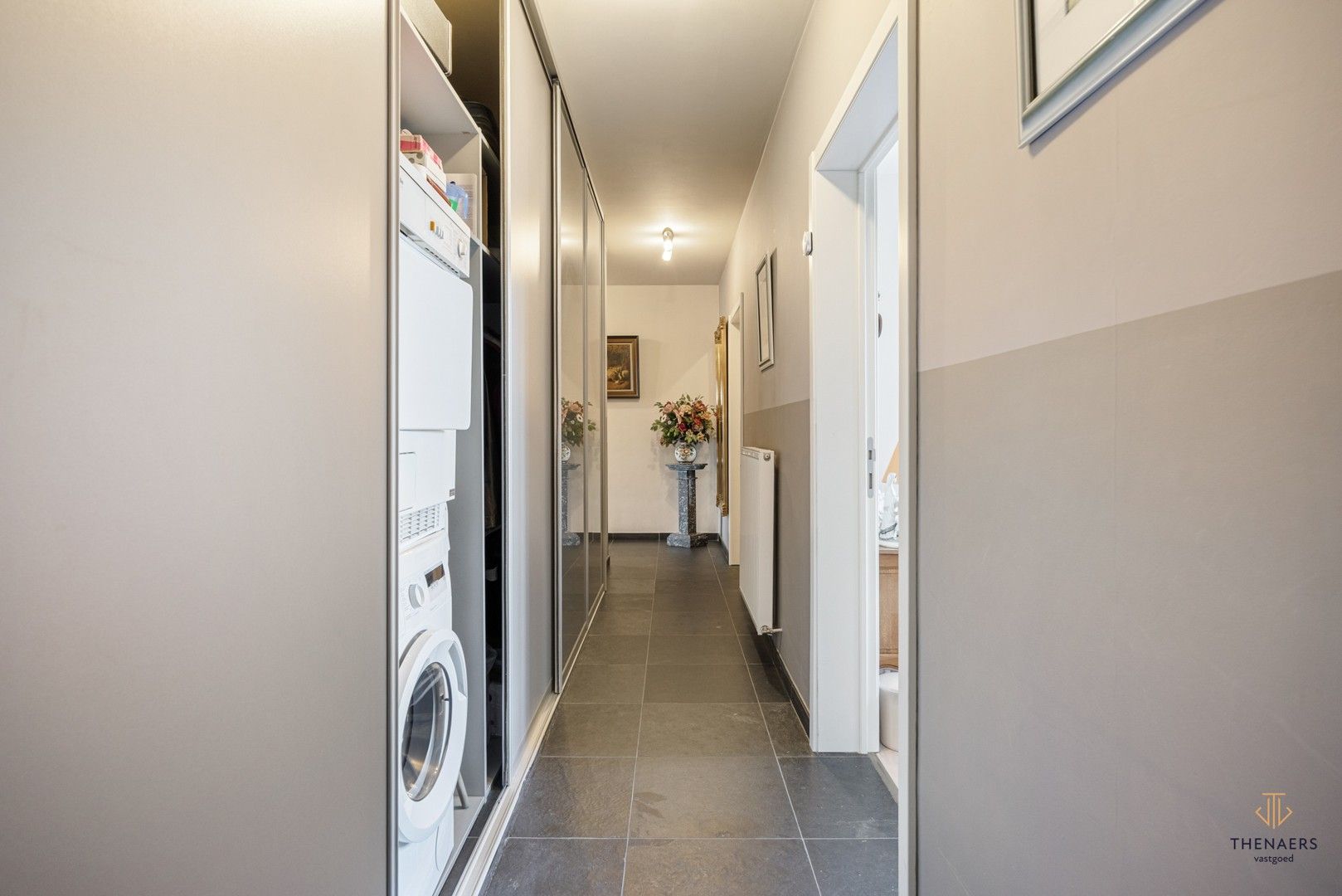 Zeer ruim appartement met 3 slaapkamers & 2 autostaanplaatsen op toplocatie. foto 16