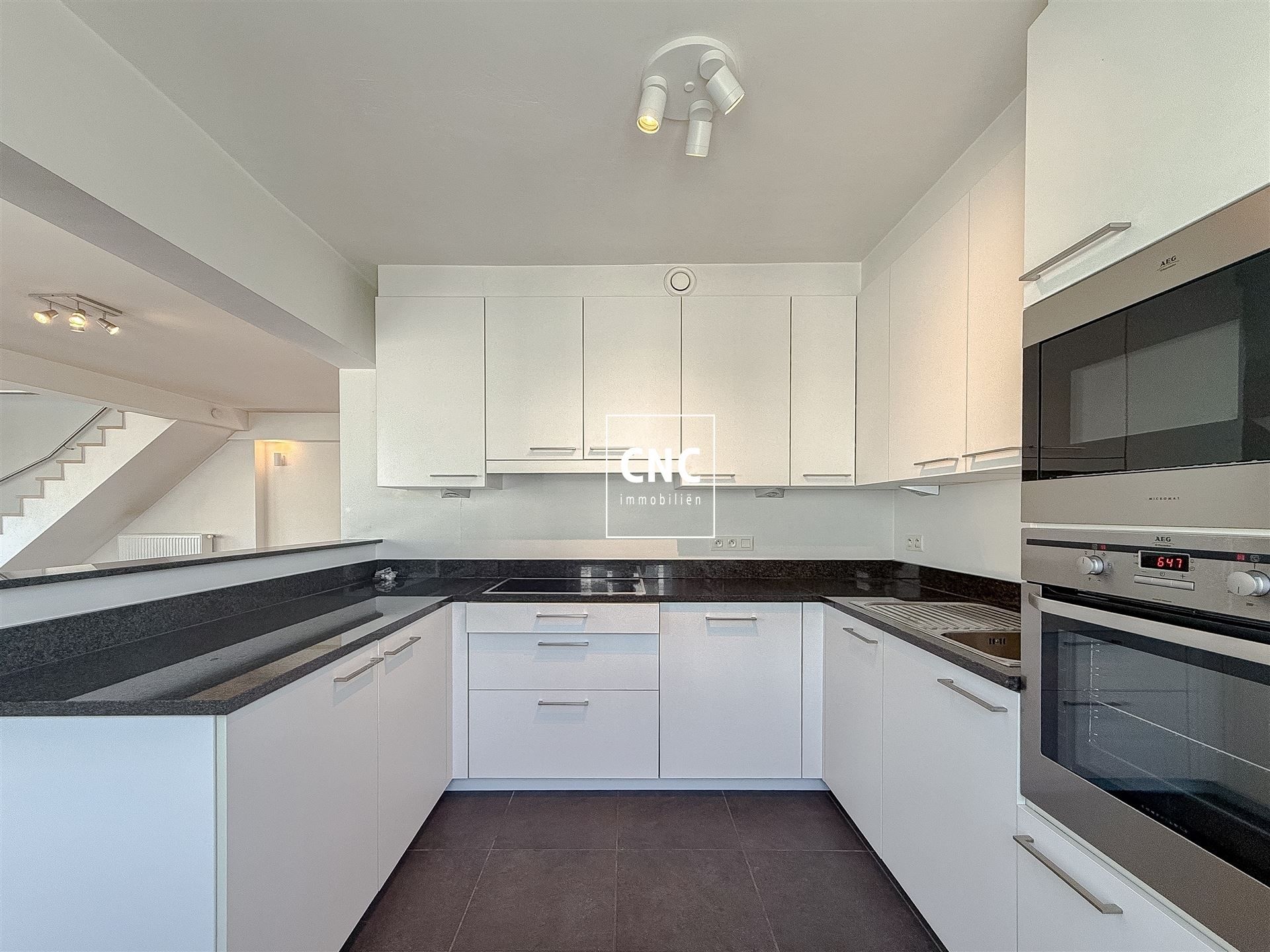 Ongemeubeld duplex met 2 slaapkamers in centrum Knokke-Heist foto 4