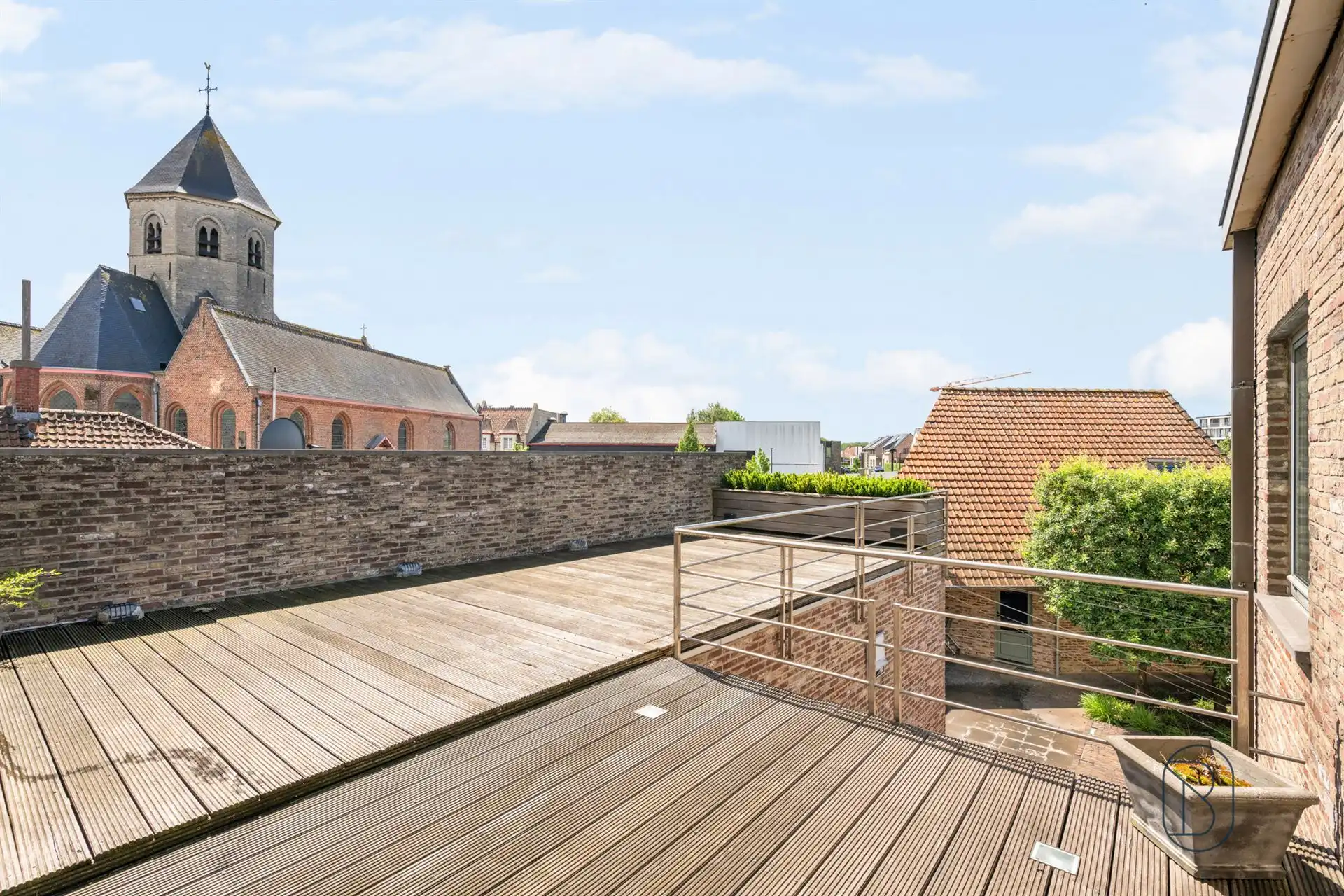 Unieke combinatie van wonen en werken in Sint-Eloois-Vijve! foto 3