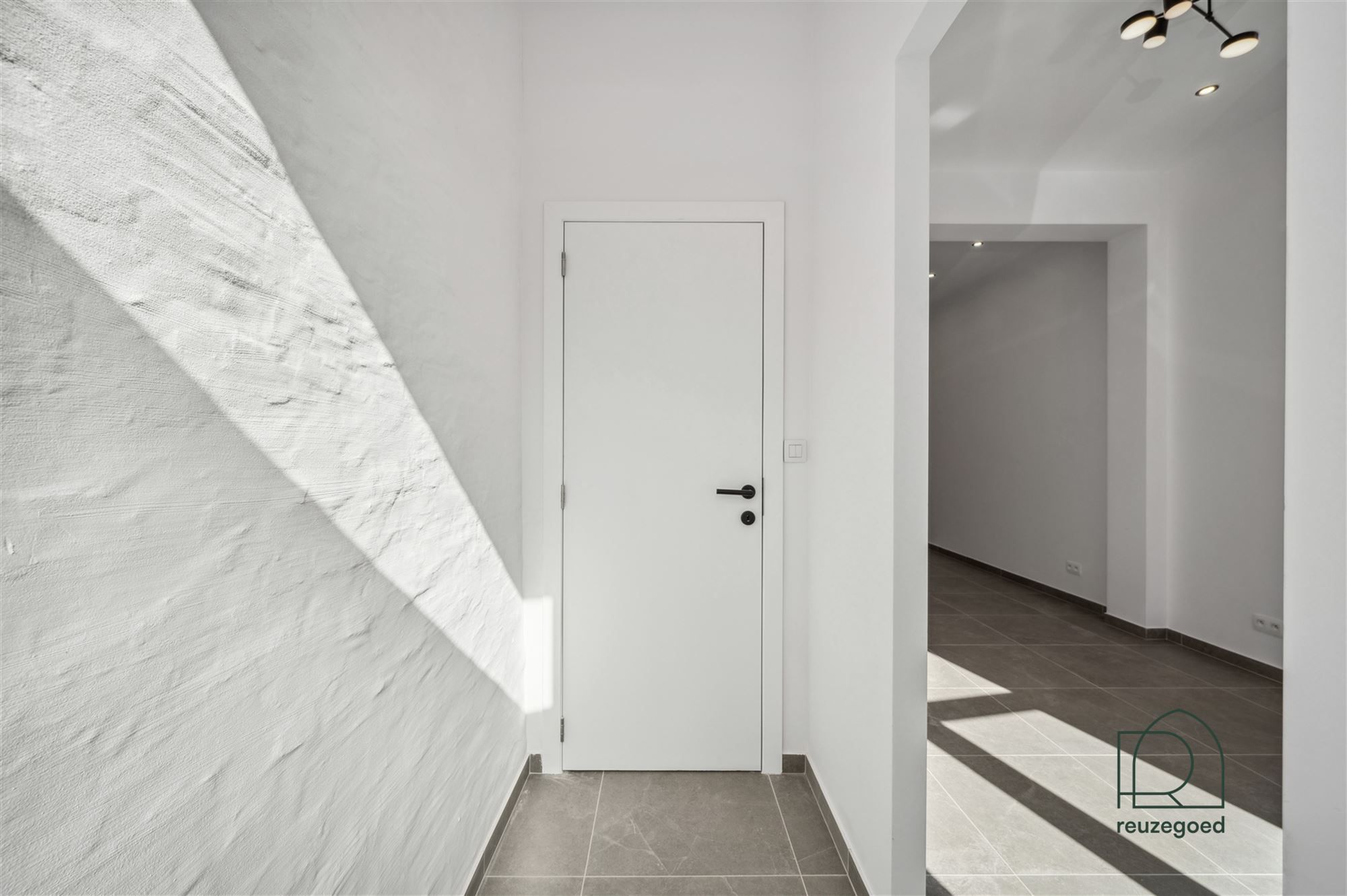 Instapklare, volledig gerenoveerde woning met 3 slaapkamers foto 3