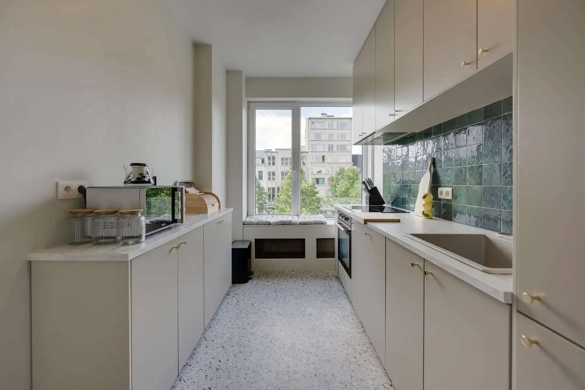 Stijlvol gerenoveerd stadsappartement met terras foto 9