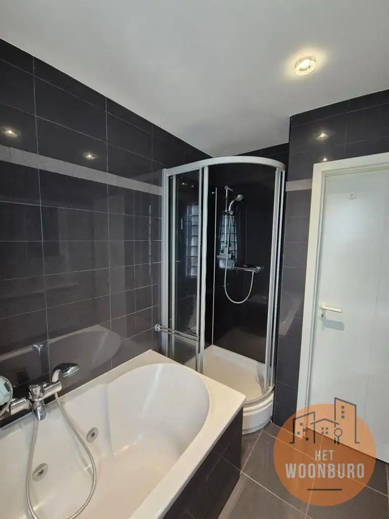 Ruim appartement met kelder en 2 autostaanplaatsen foto 13