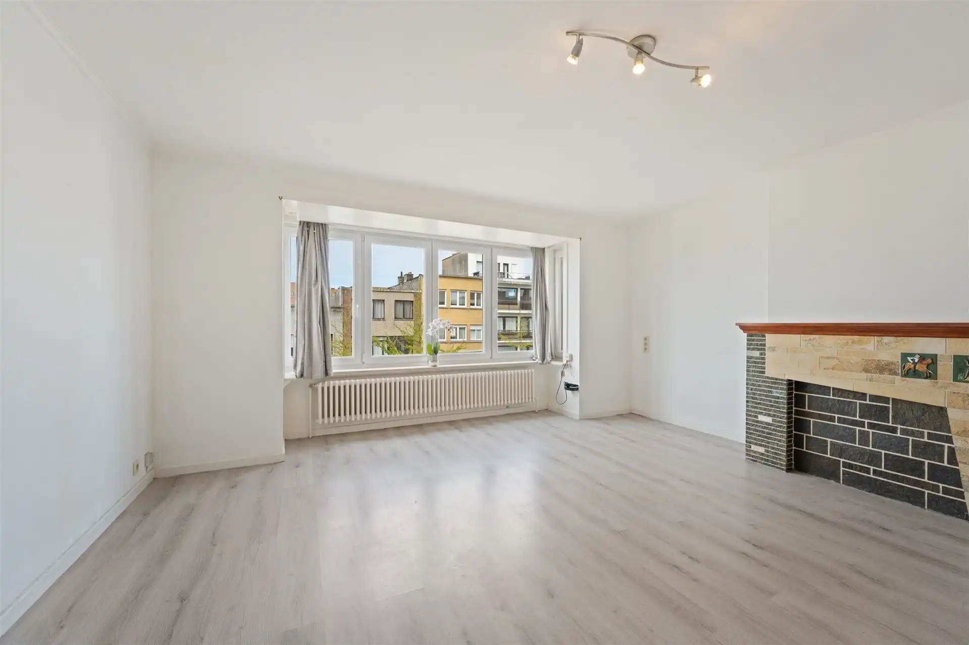 Appartement foto {{pictureIndex}}