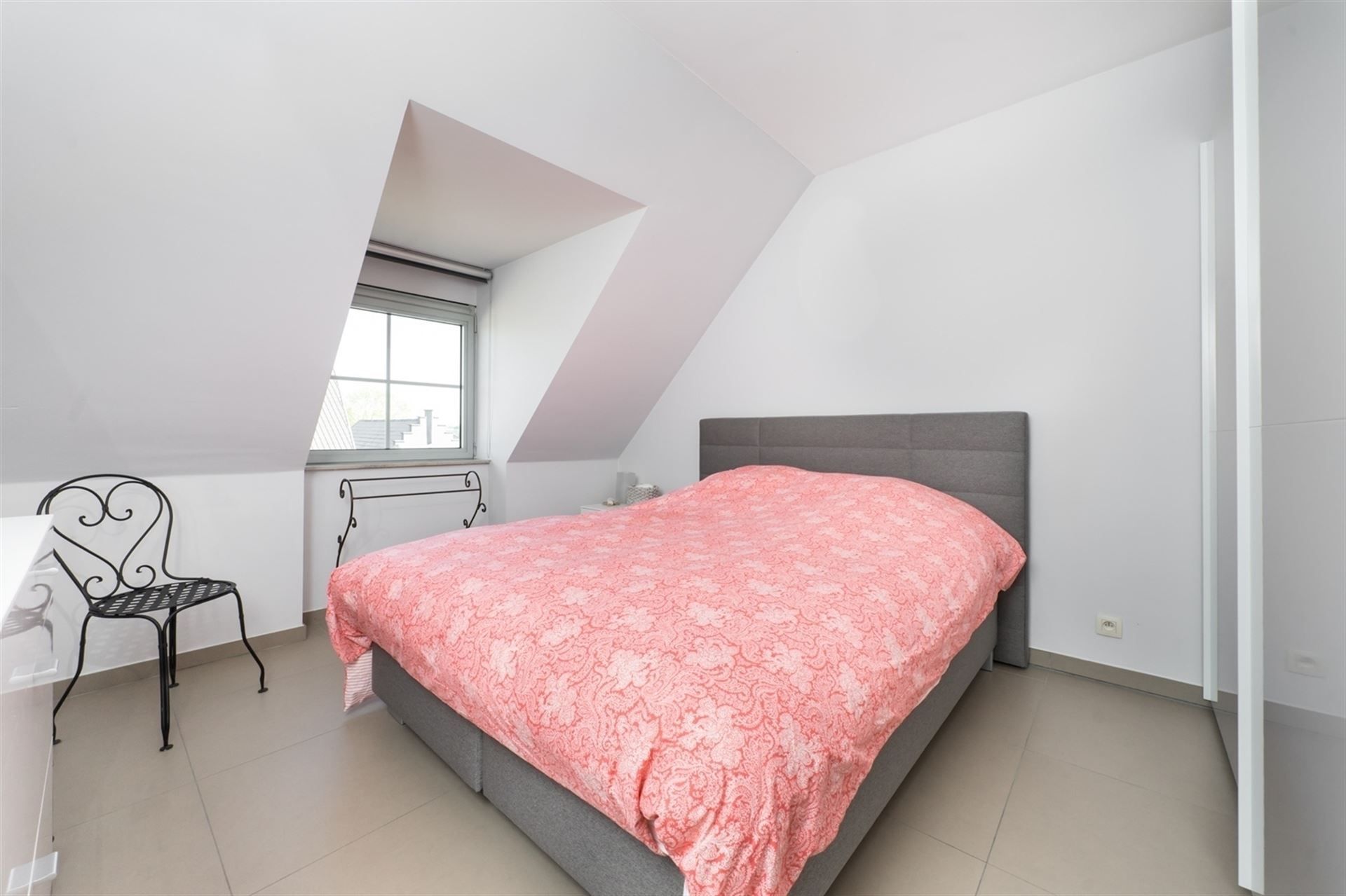Prachtige penthouse met 2 slpk., groot zonneterras & autostaanplaats. foto 16