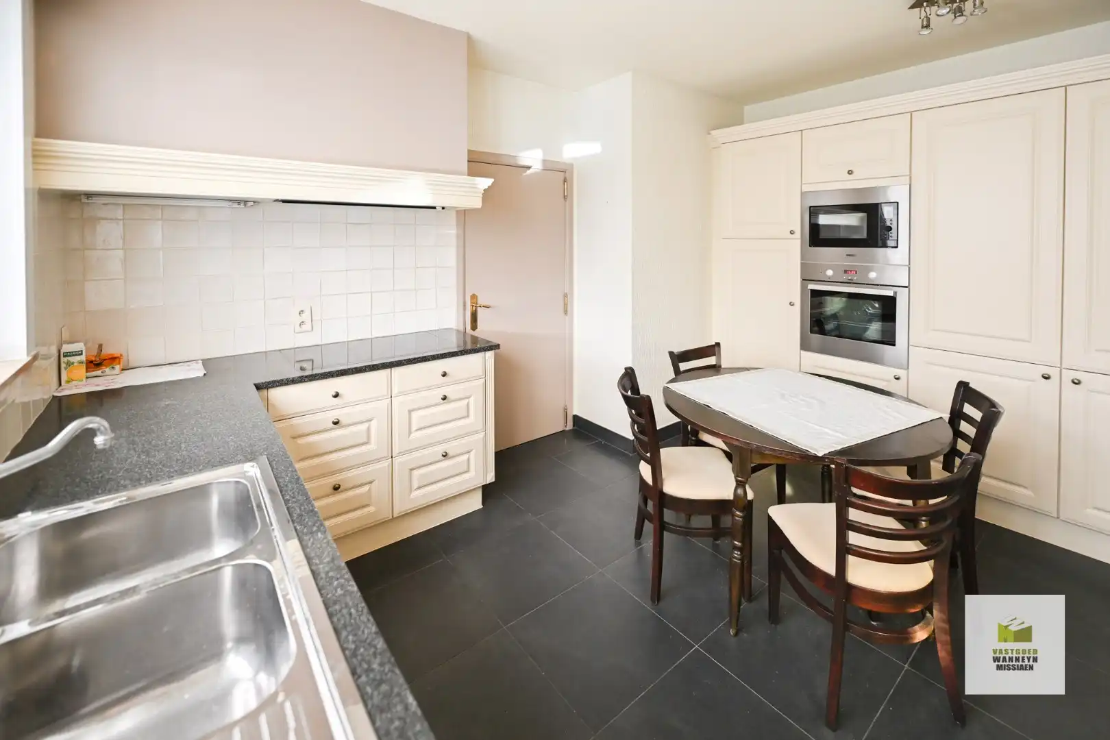 Rustig gelegen woning met 5 slaapkamers op 673m2 foto 7