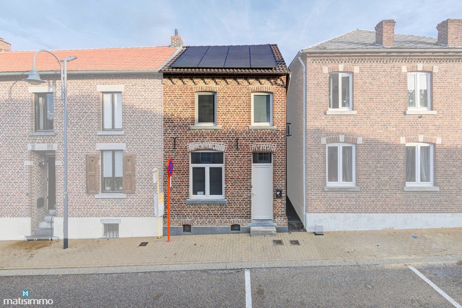 INSTAPKLARE WONING MET ZONNEPANELEN EN PRACHTIGE TUIN TE TONGEREN foto {{pictureIndex}}