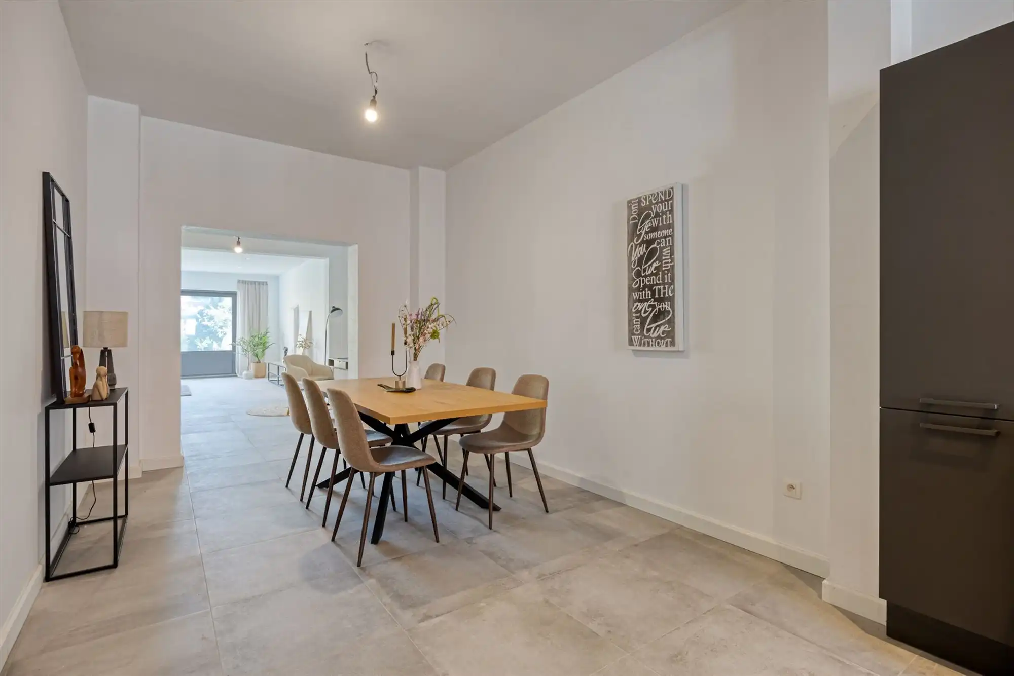 Volledig vernieuwde woning met 4 grote slaapkamers en tuin foto 13