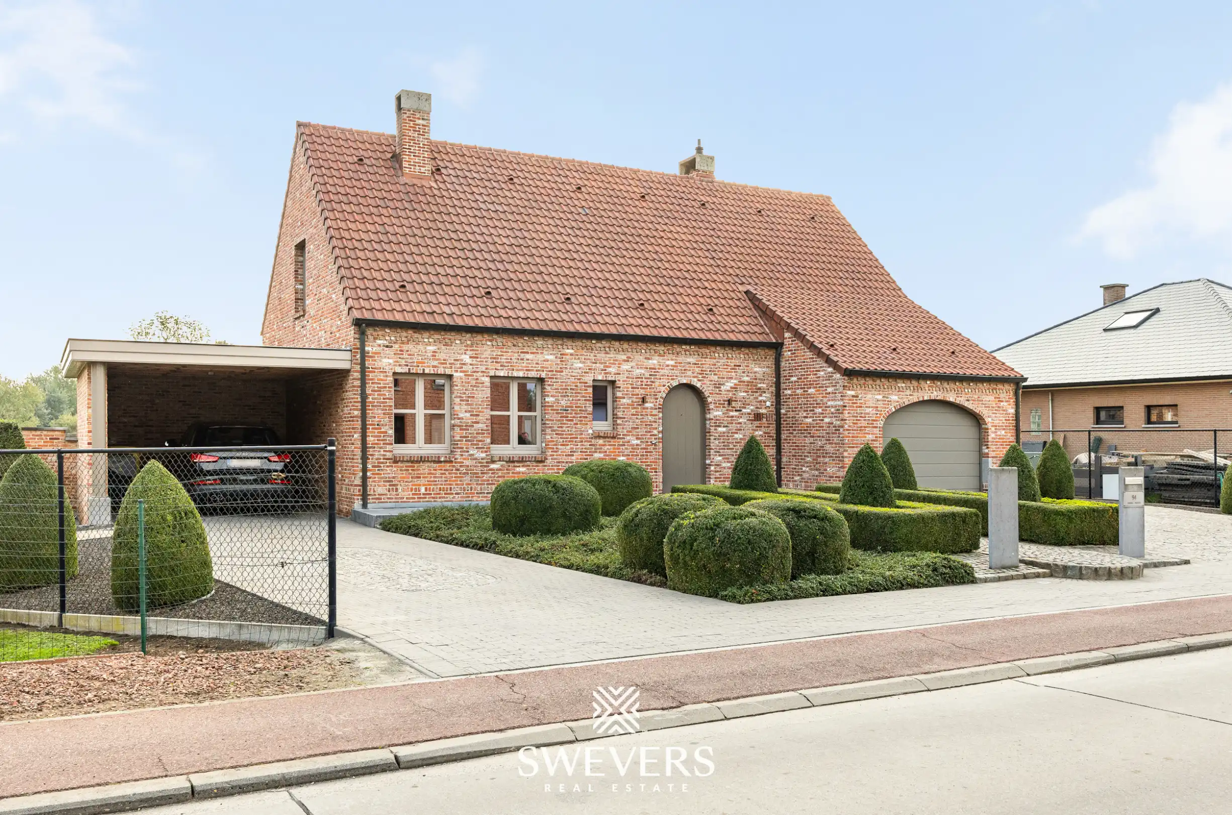 Sfeervolle open bebouwing met royale tuin en veel privacy foto {{pictureIndex}}