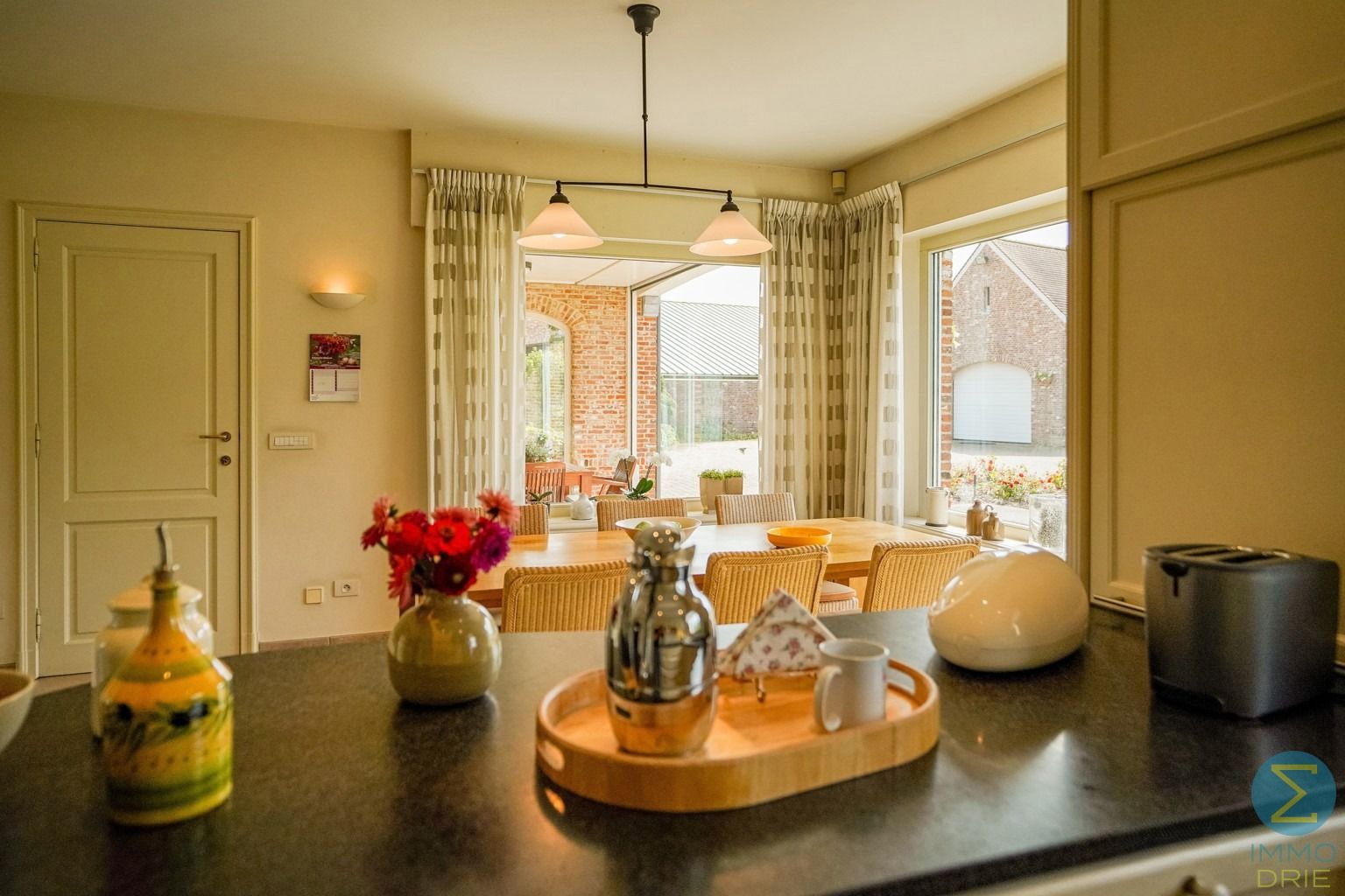 Exclusieve villa met bijgebouwen op 6.660m² grond foto 11