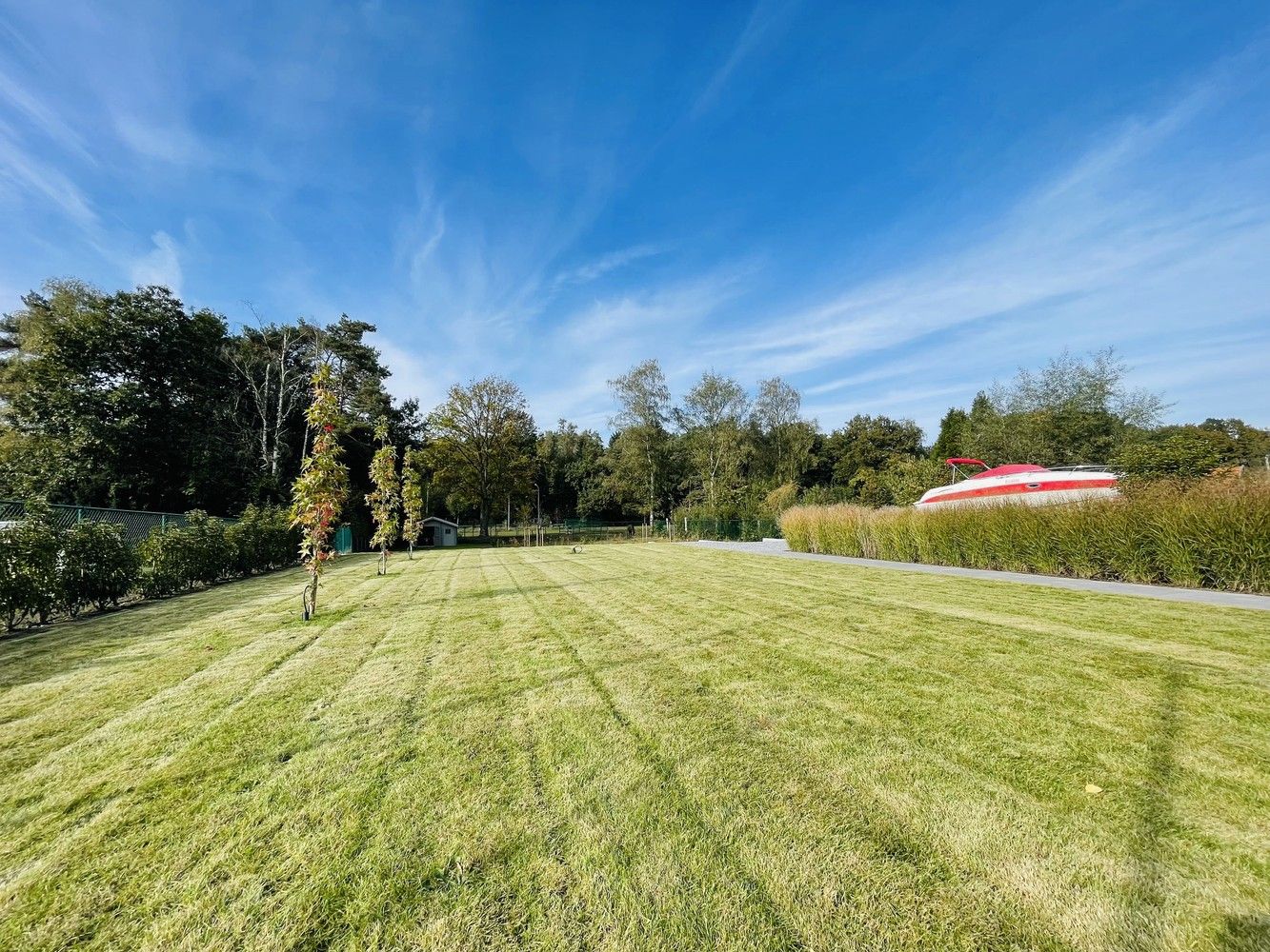 Hoogwaardig gerenoveerde woning met verzorgde tuin foto 2