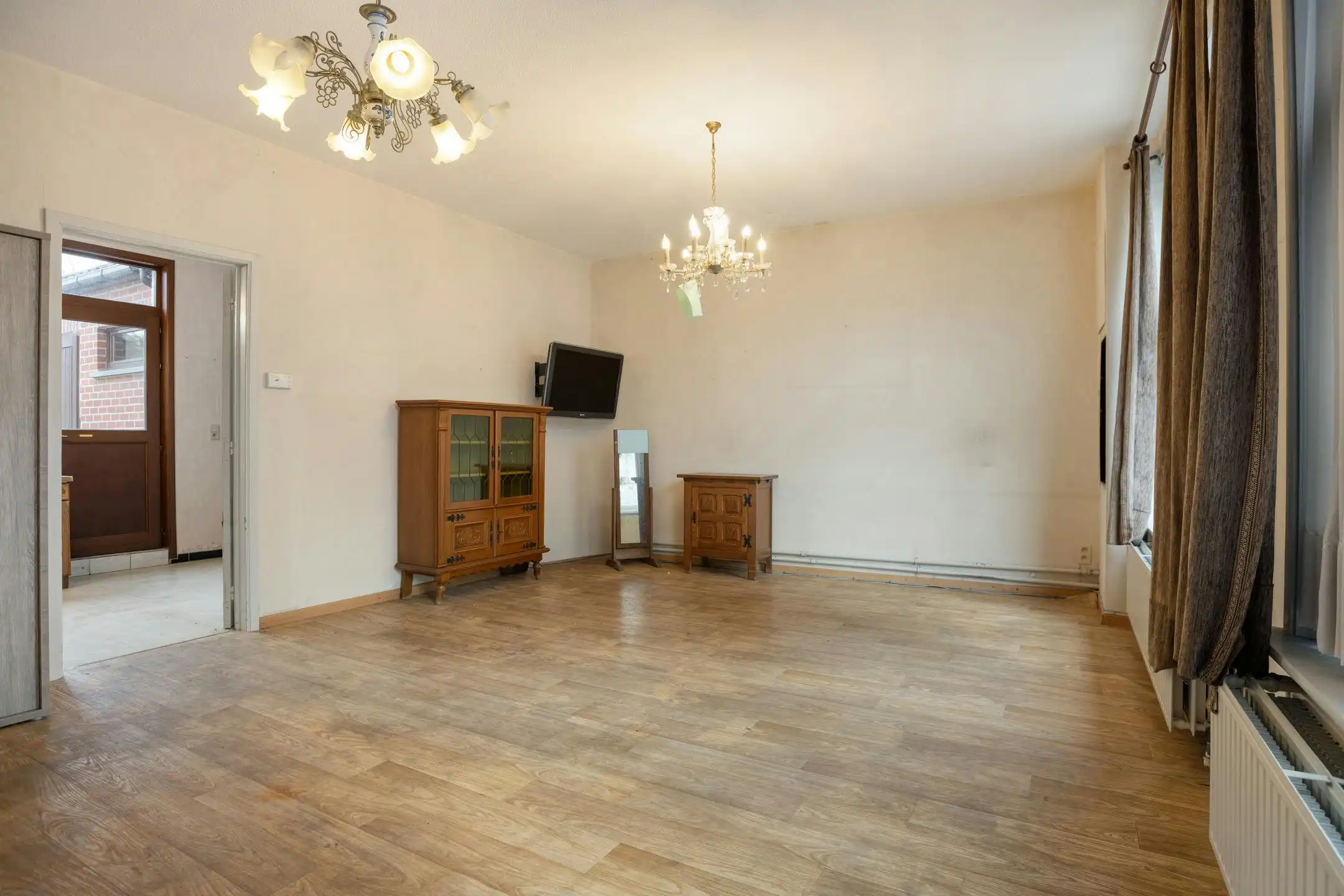 Volledig op te frissen huis in hartje Poperinge foto 5