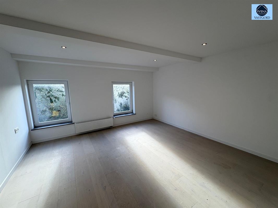 ZEER RUIME WONING MET 4 SLAAPKAMERS EN 2 GARAGES foto 11