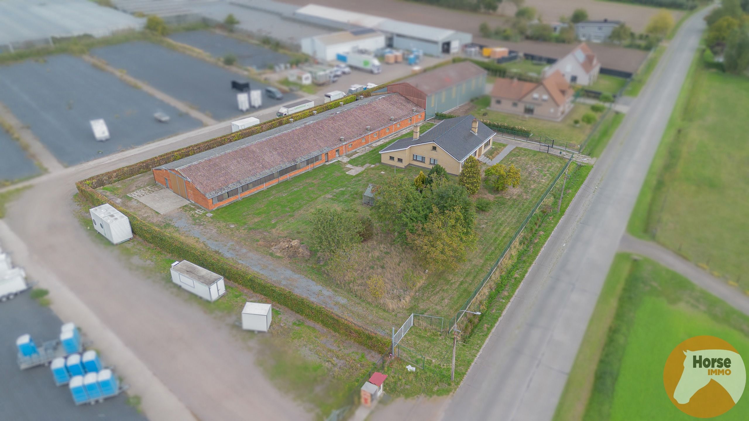 LOKEREN -Landelijk gelegen bedrijfswoning met stallencomplex foto 23