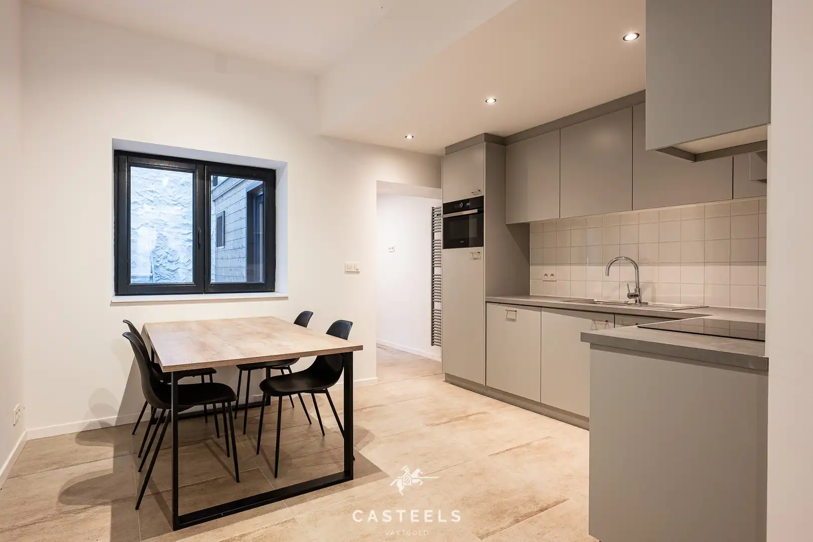 Recent gerenoveerde woning met 5 slpk, koer en terras te Gent foto 4