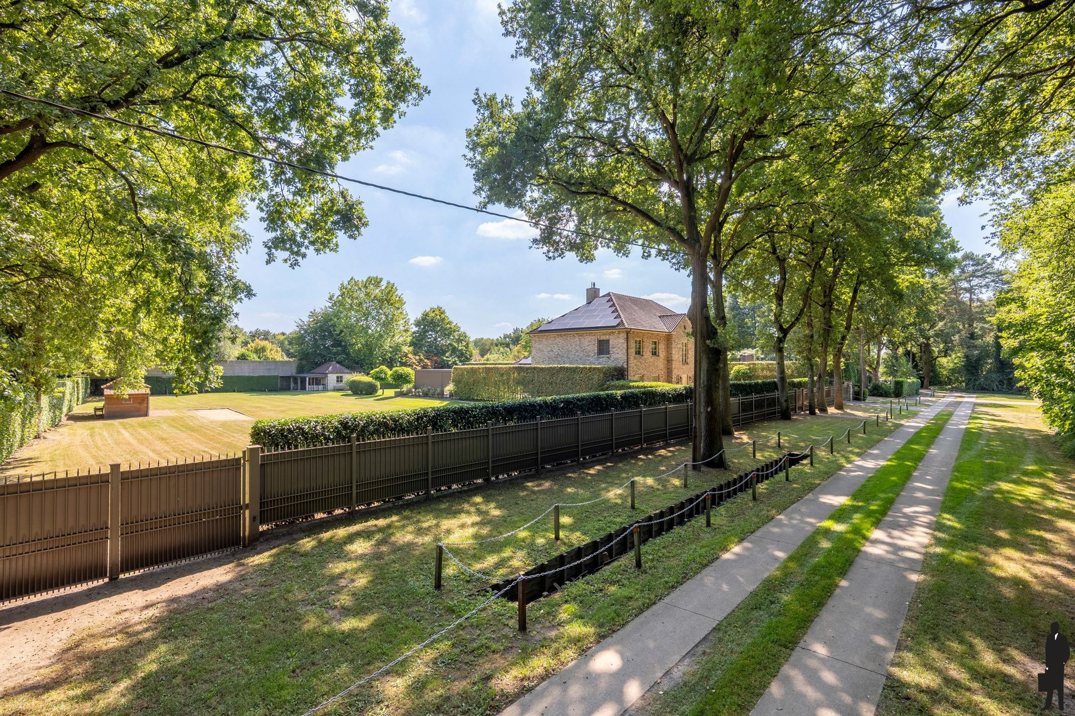 Uitzonderlijk gelegen, recente villa op domein van ca. 2ha  foto 33