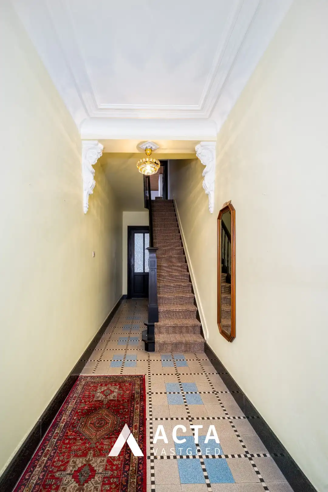 Ruime woning met 5 slaapkamers, garage en zonnige tuin  foto 6