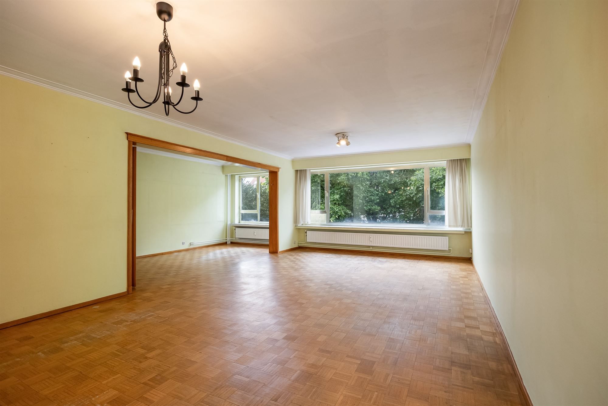 Te renoveren appartement met twee slaapkamers en terras foto {{pictureIndex}}