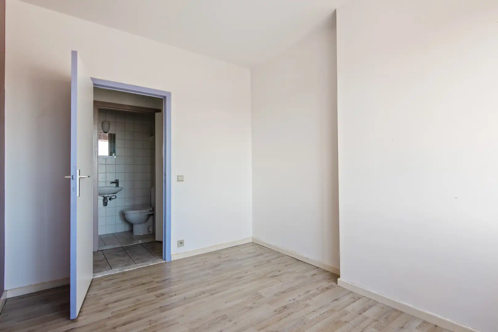 Ruim en lichtrijk 2-slaapkamerappartement in hartje Wijnegem foto 11