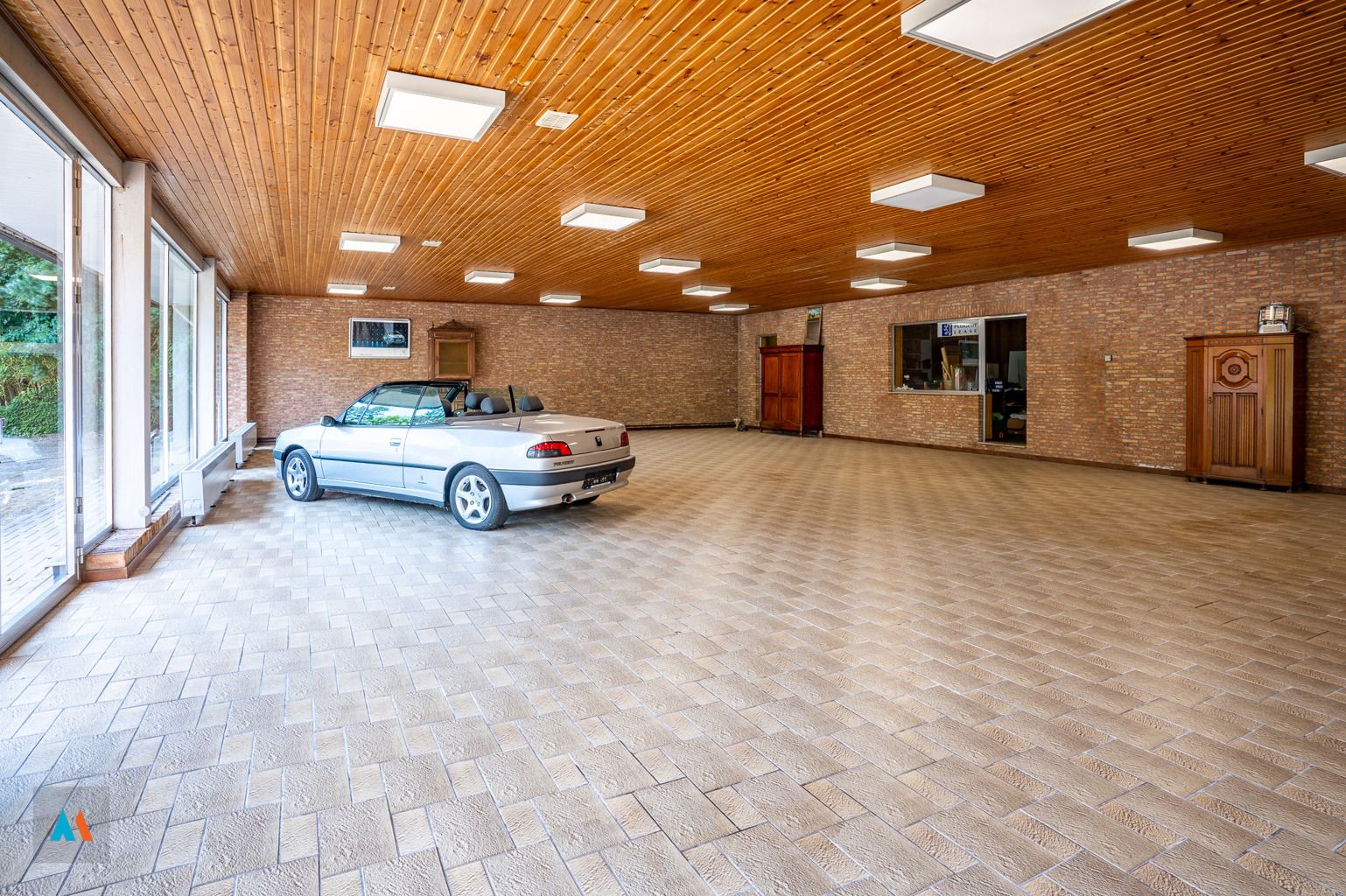 Garagebedrijf met woonst foto 12