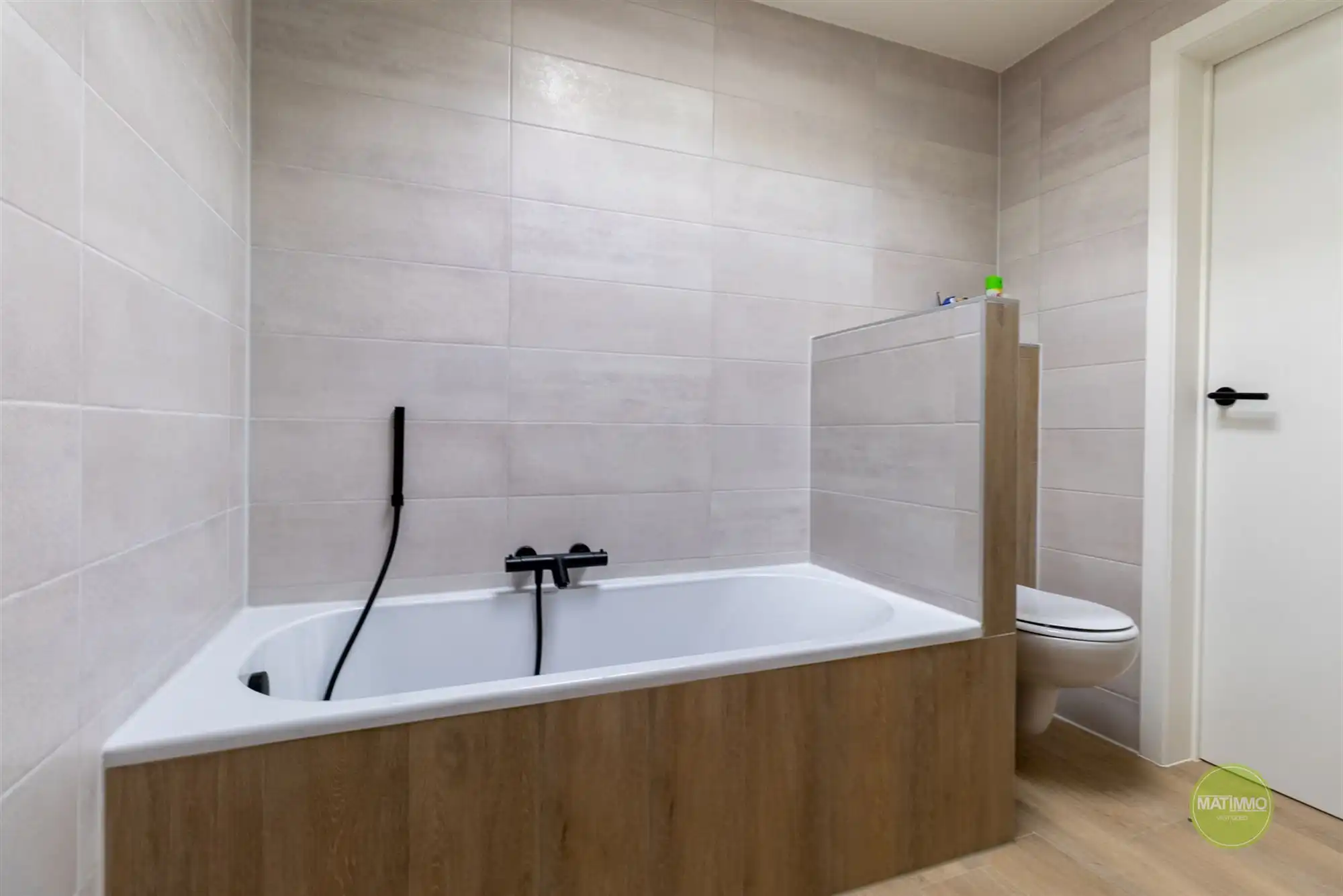 Gerenoveerde woning met twee slaapkamers en garage in Mol foto 8