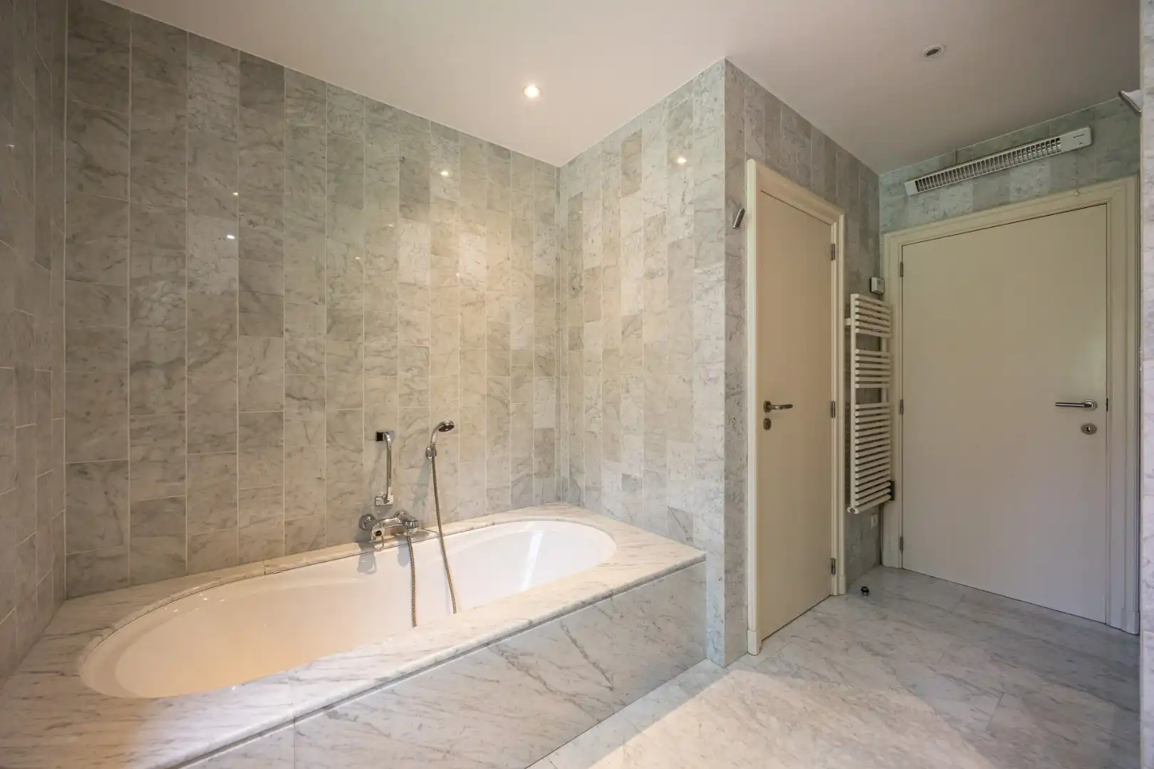 Exclusieve villa met gelijkvloerse master suite, prachtige tuin en uitzonderlijk wooncomfort foto 16