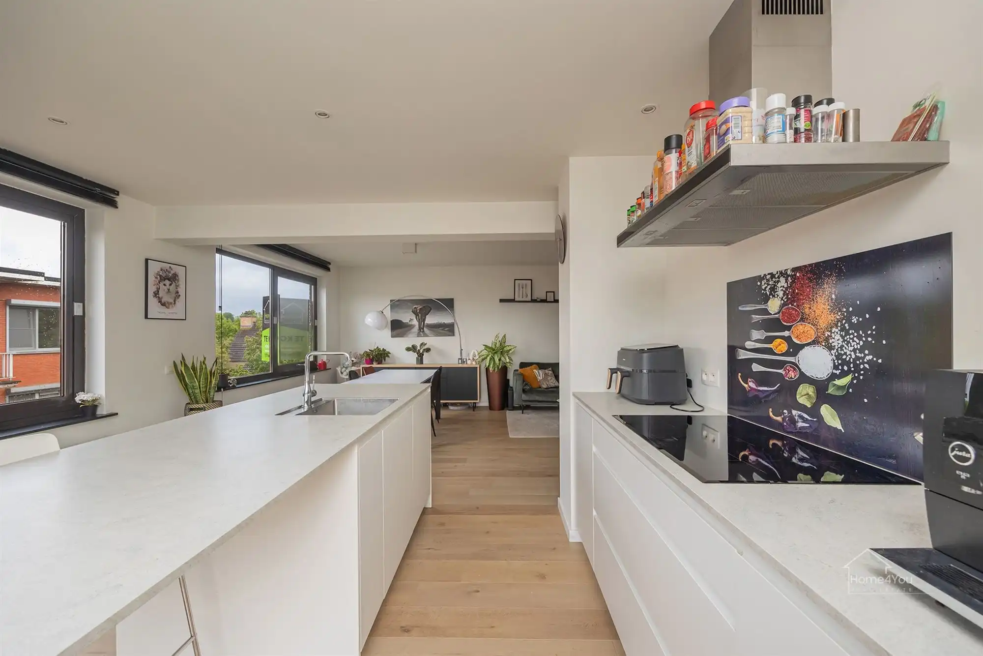 Ruim en lichtrijk appartement met terras + autostaanplaats foto 7