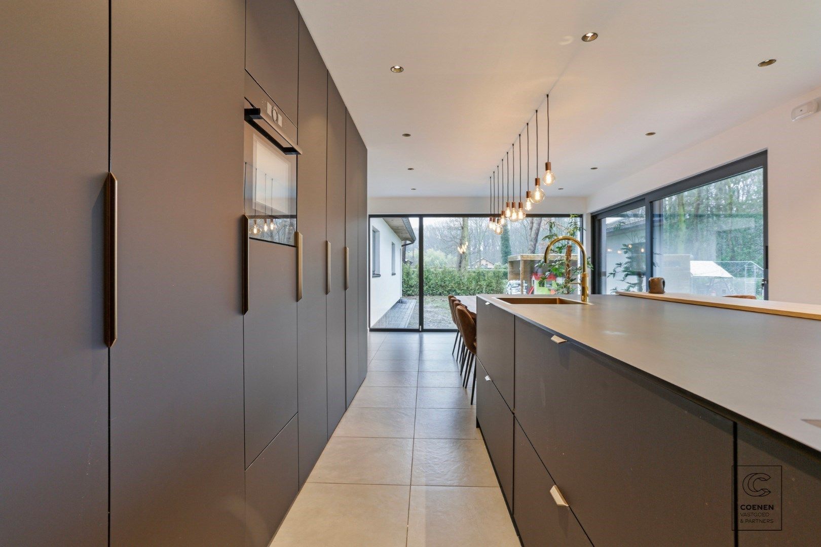 Prachtig gerenoveerde villa  met 4 slpk's, een bew. opp. van 200 m² op een uiterst rustig en groene ligging te Schilde foto 11