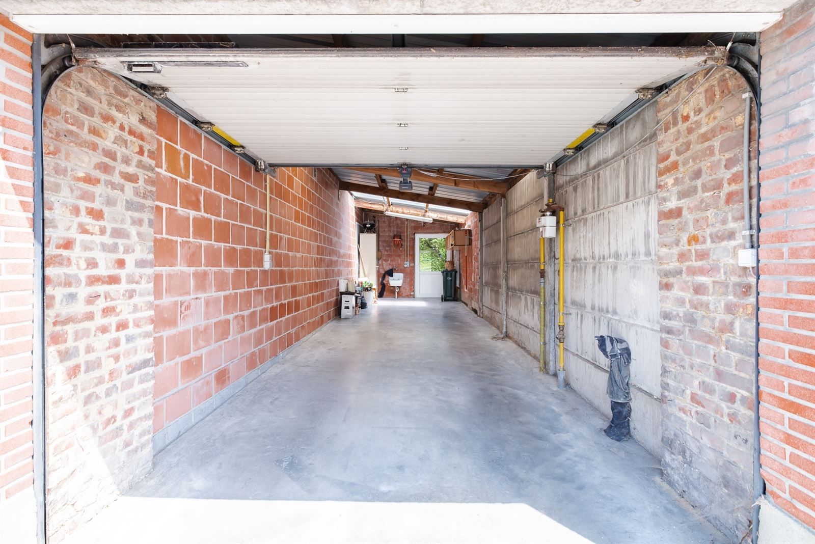 Instapklare woning met handelsruimte te Brakel! foto 10