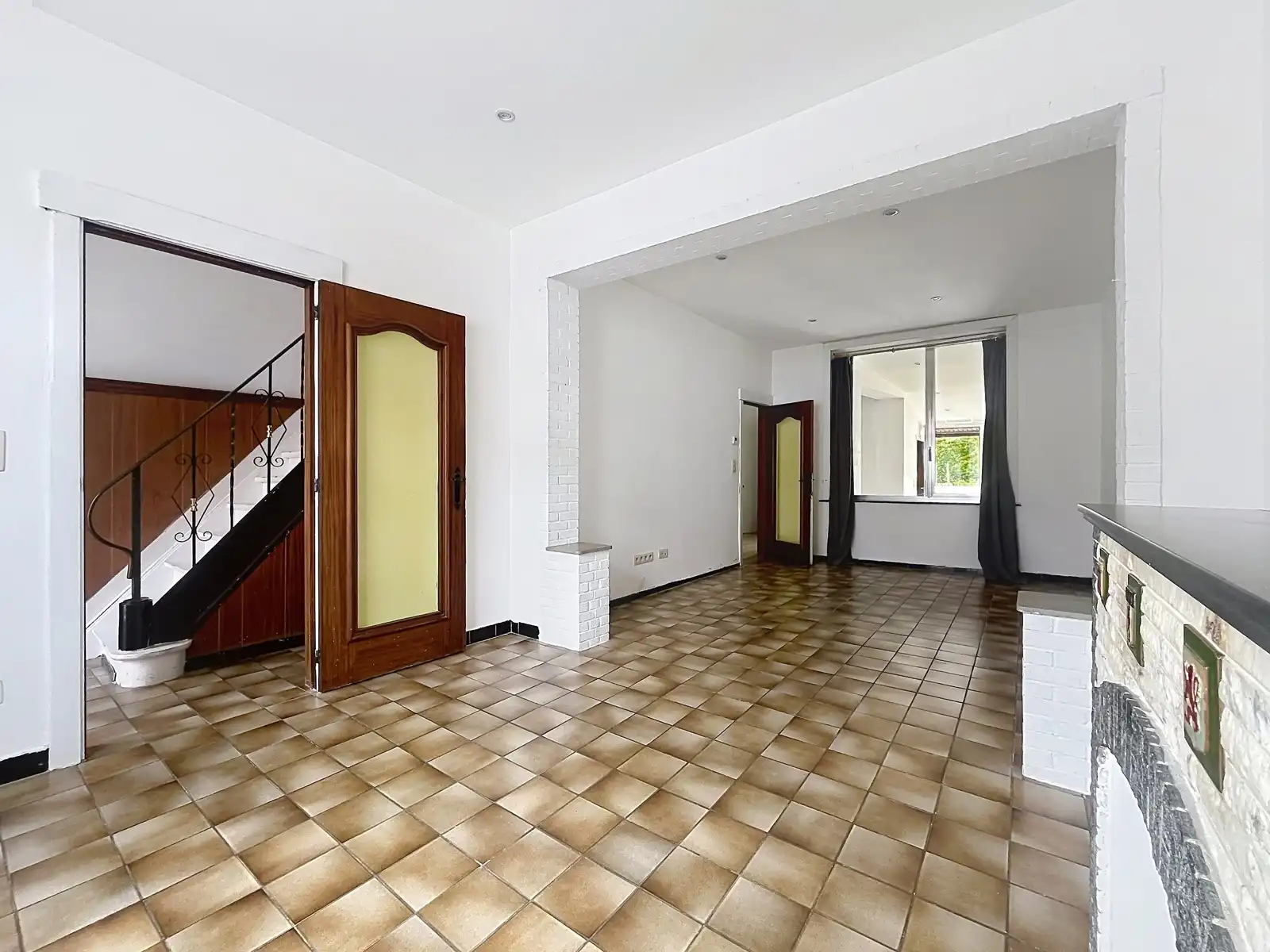 Rijwoning op een goede locatie met 3 slpks  foto 3