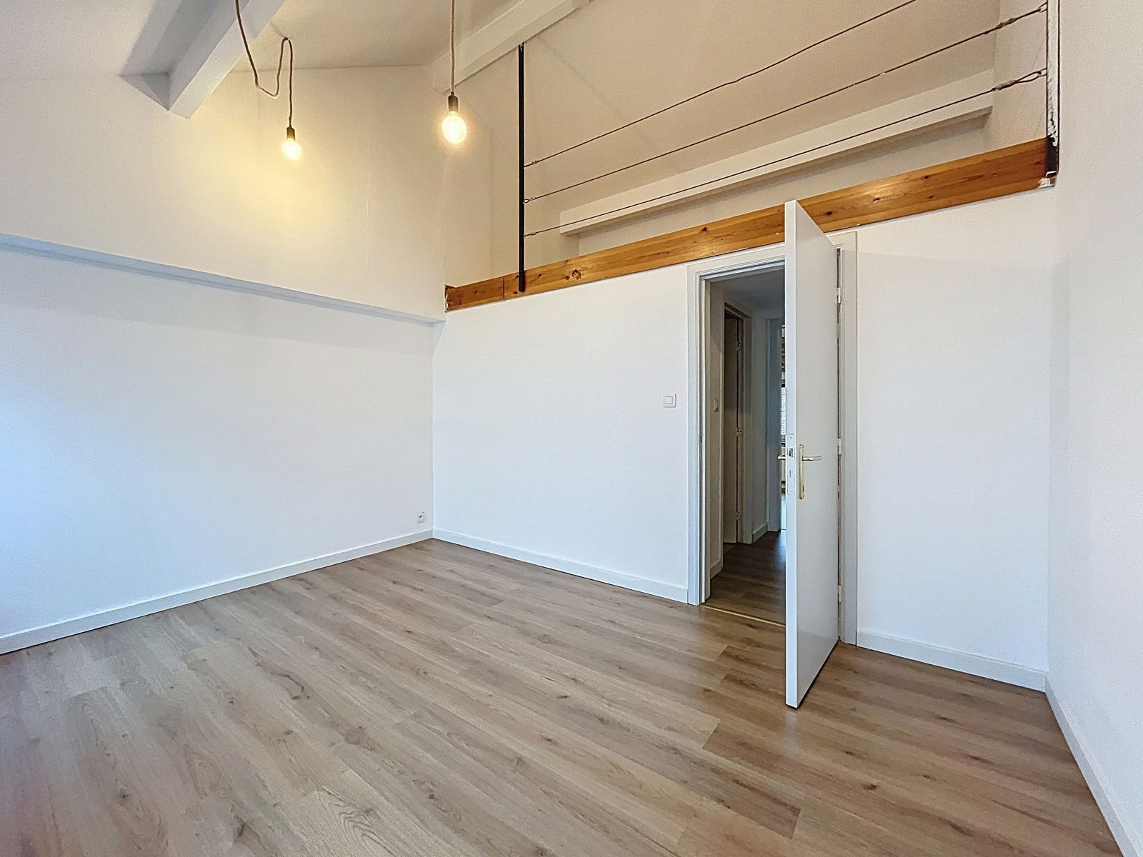 Rijwoning met 2 slpks foto 6