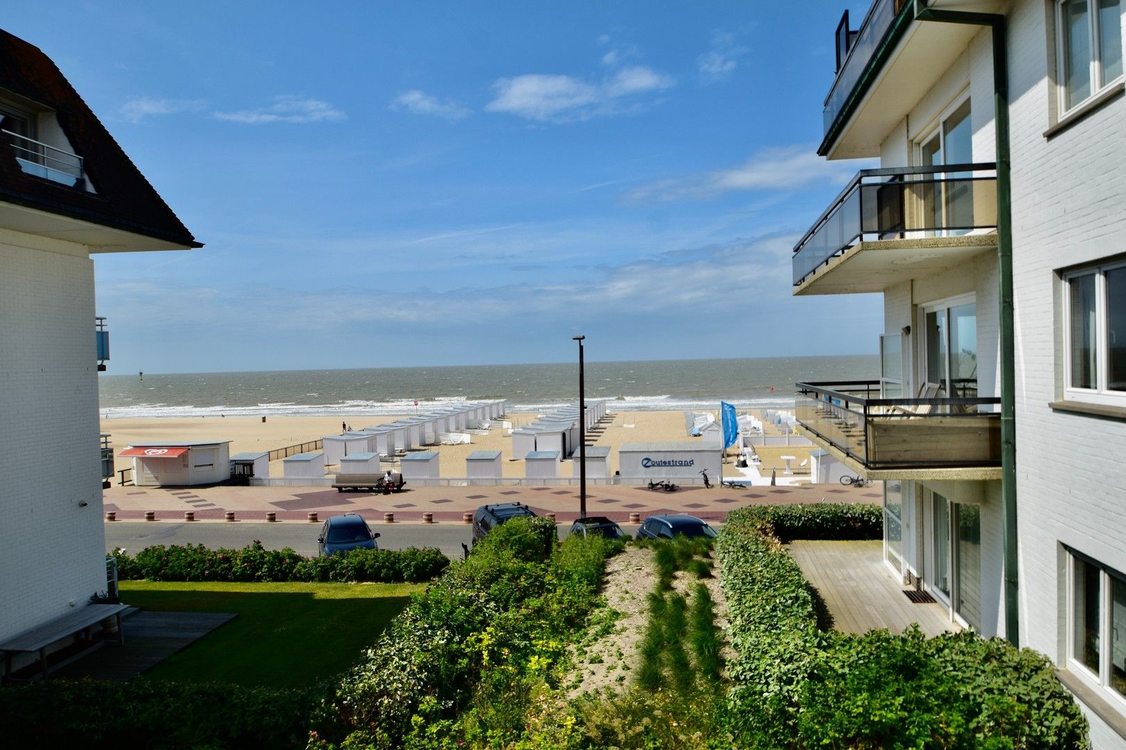 Luxueus gerenoveerd appartement met zeezicht vlakbij de wandeldijk in het Zoute. foto 4