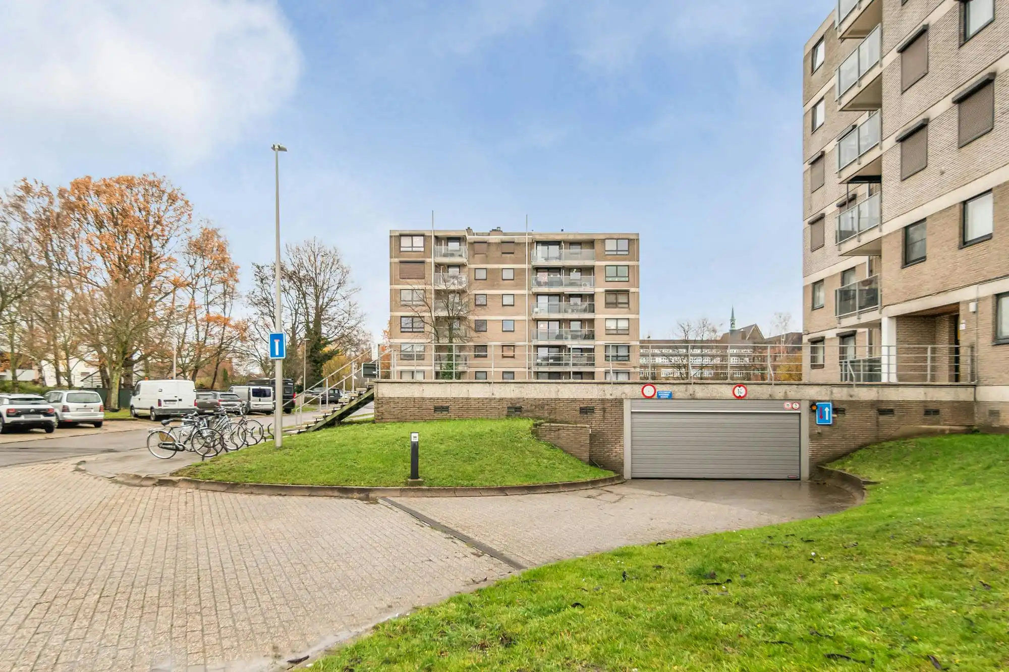 Instapklaar penthouse met 2 slaapkamers en autostandplaats in Hasselt foto 14