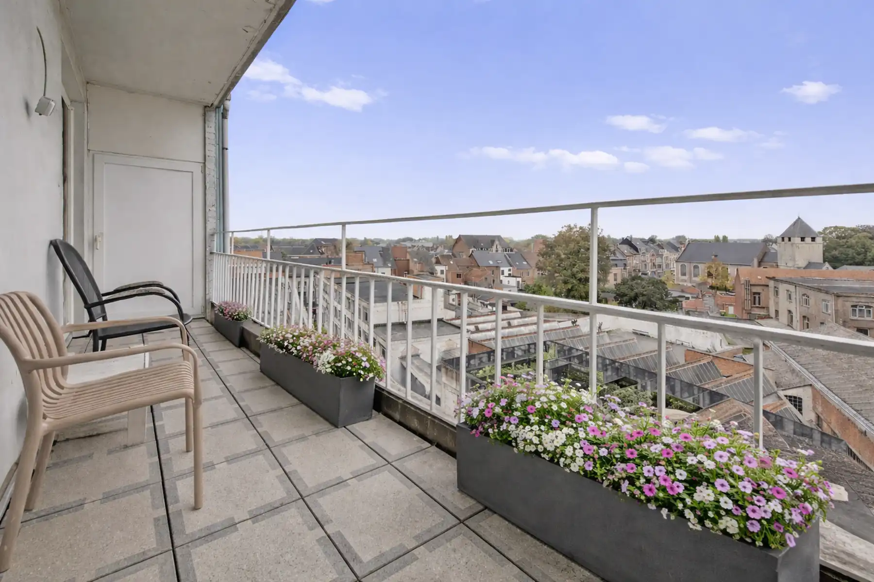 Ruim appartement met panoramisch zicht op de 6de verdieping foto 2
