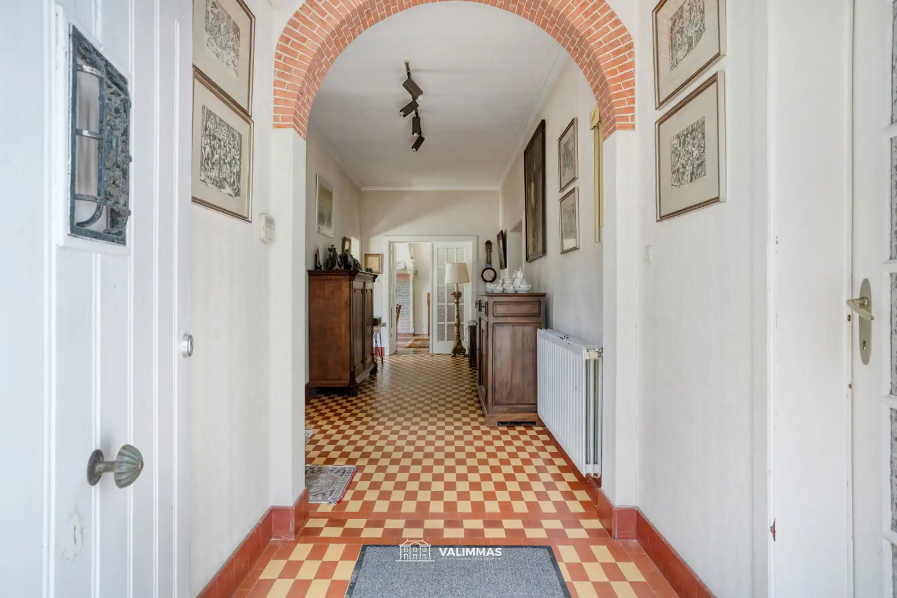 Uniek gelegen en zeer ruime doktersvilla met mooie tuin .... foto 8