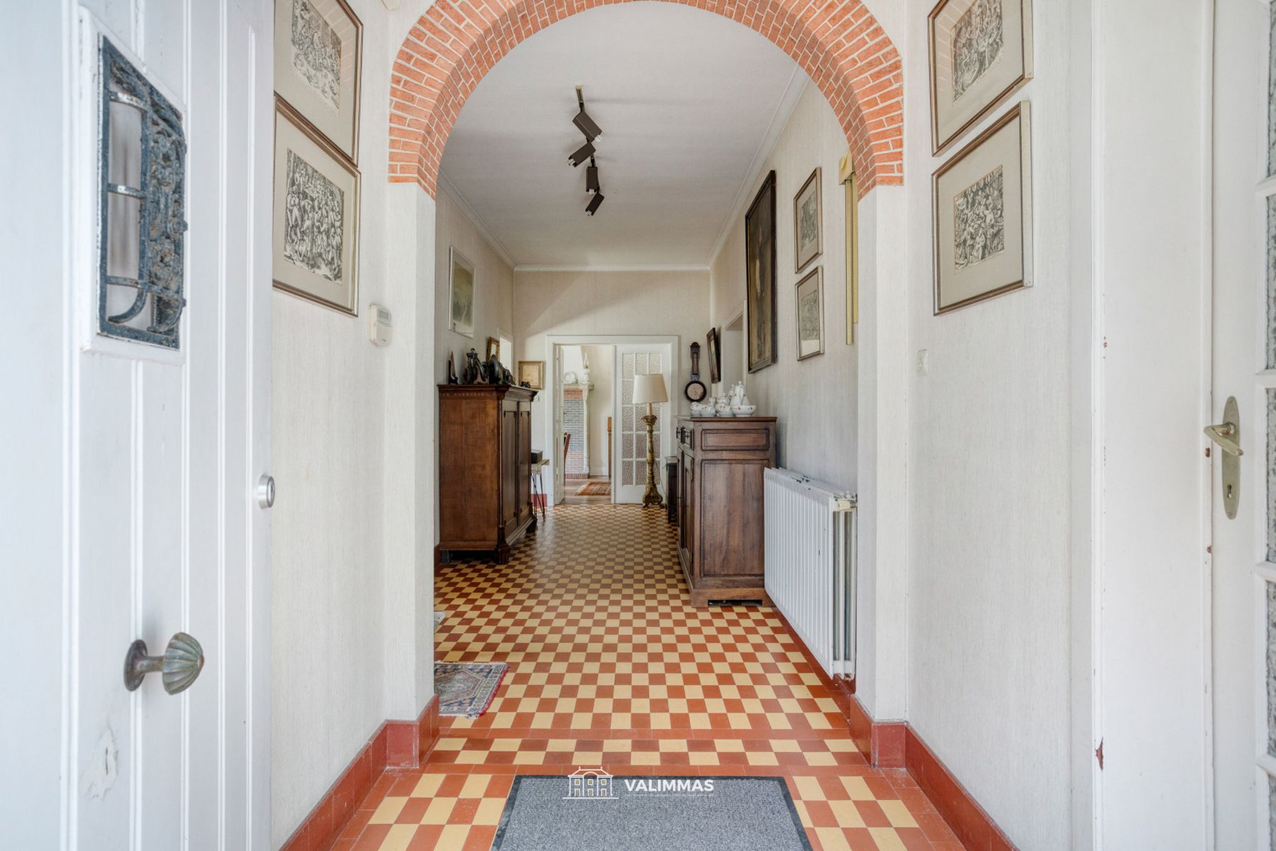 Uniek gelegen en zeer ruime doktersvilla met mooie tuin .... foto 9