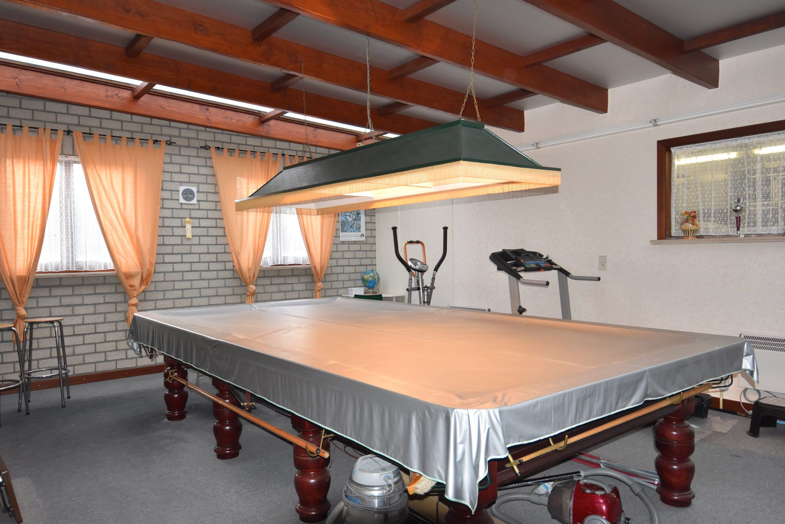 Halfopen bebouwing met 3 slaapkamers en garage. foto 5