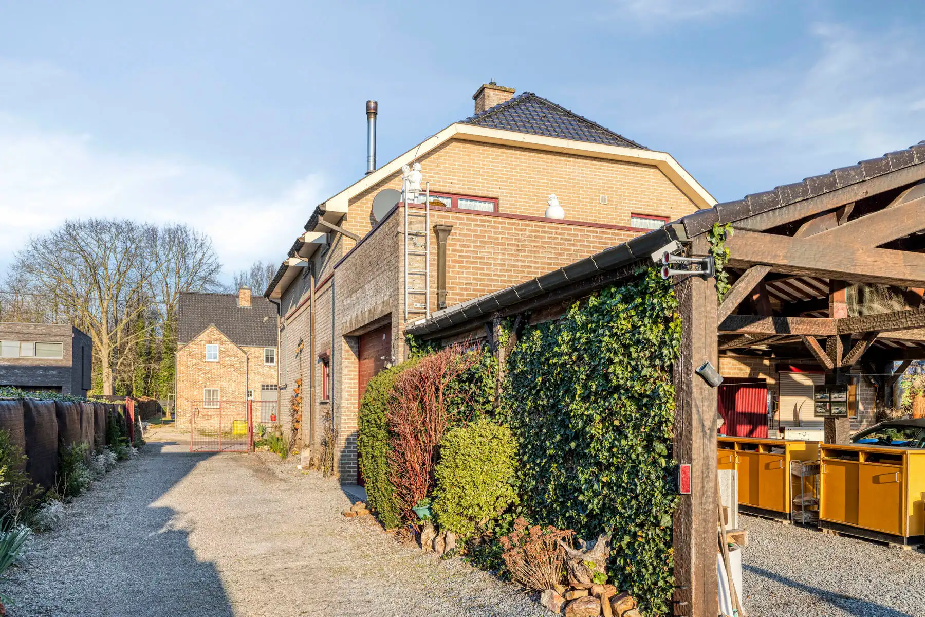 Prachtig alleenstaand 2-slaapkamer appartement met carport. foto 37
