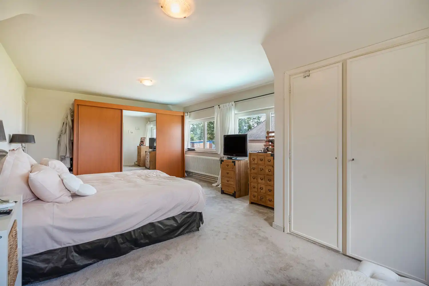 Verrassend ruime villa met 5 slaapkamers, praktijkruimte, zwembad en eindeloze mogelijkheden foto 20