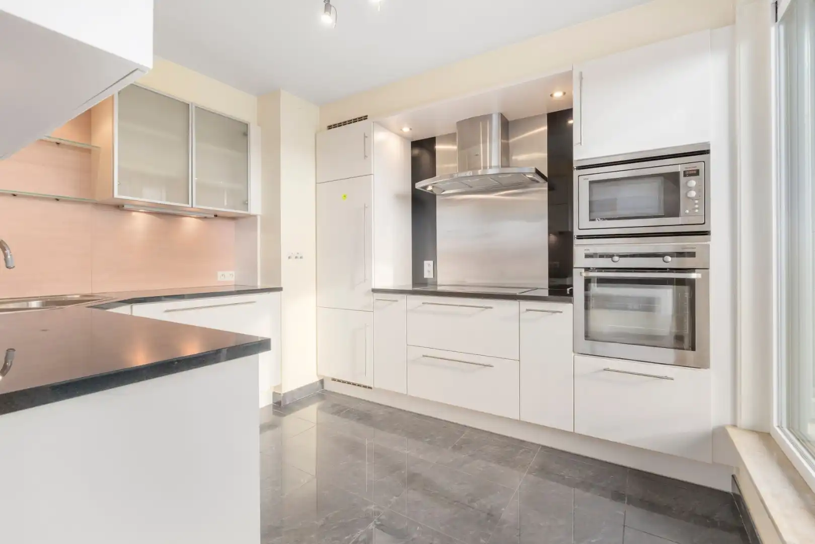 RUIM DUPLEX APPARTEMENT MET 4 SLAAPKAMERS foto 8