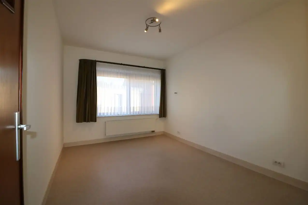 Ruime woning met drie slaapkamers en gezellige koer foto 22
