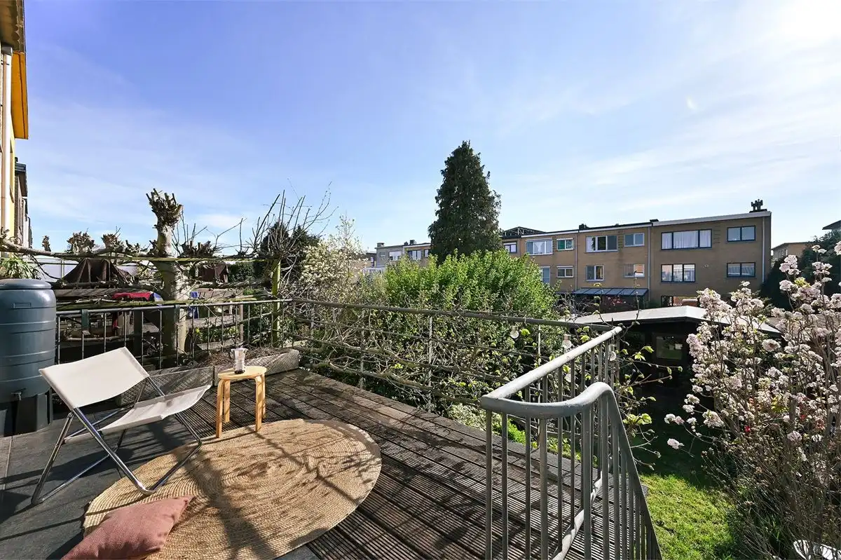 Ruime bel-etage met tuin en zonnig terras in Hoevenen foto 11