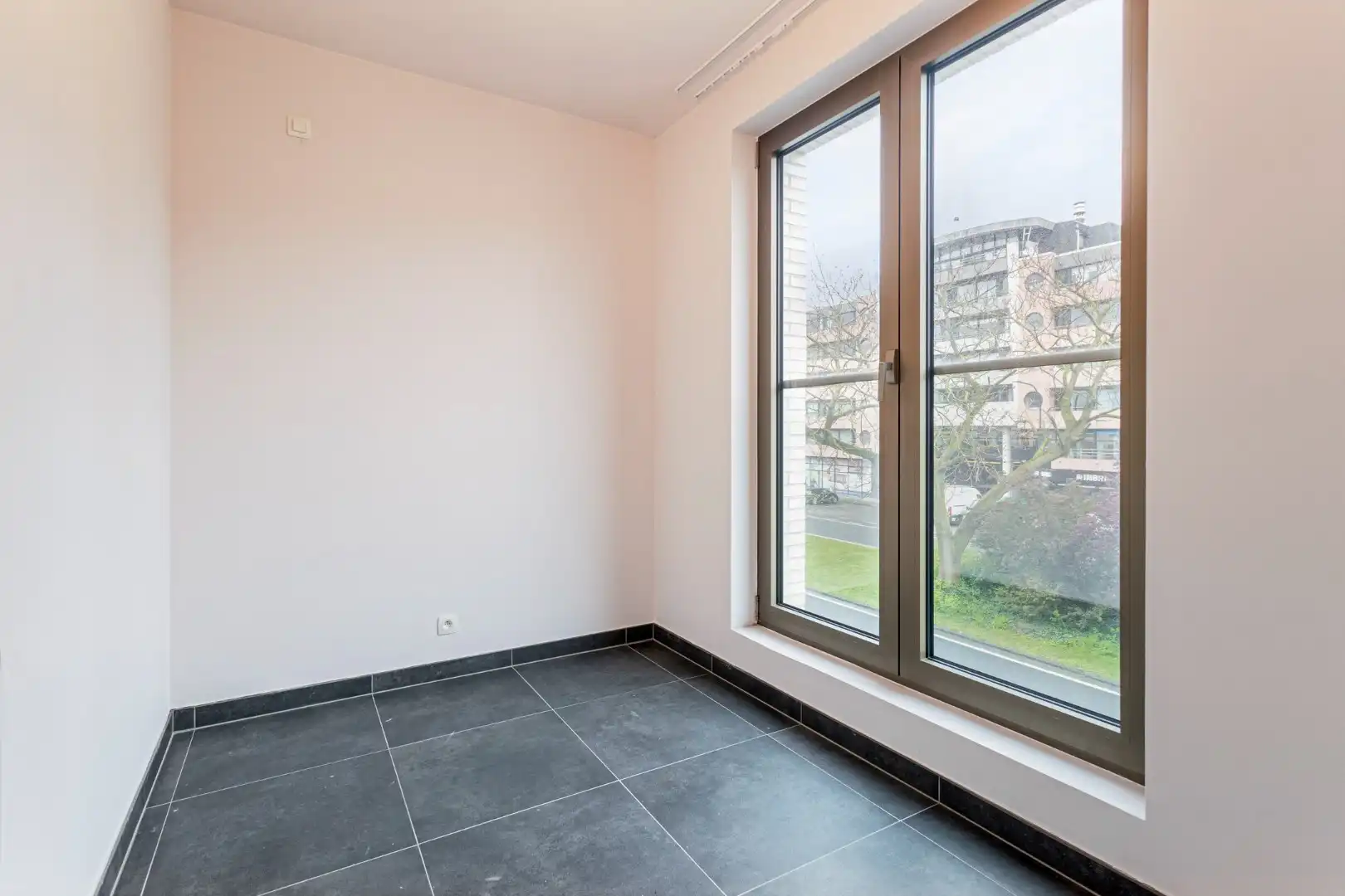 Recente assistentieflat met 2 slaapkamers en mooi zonneterras foto 16